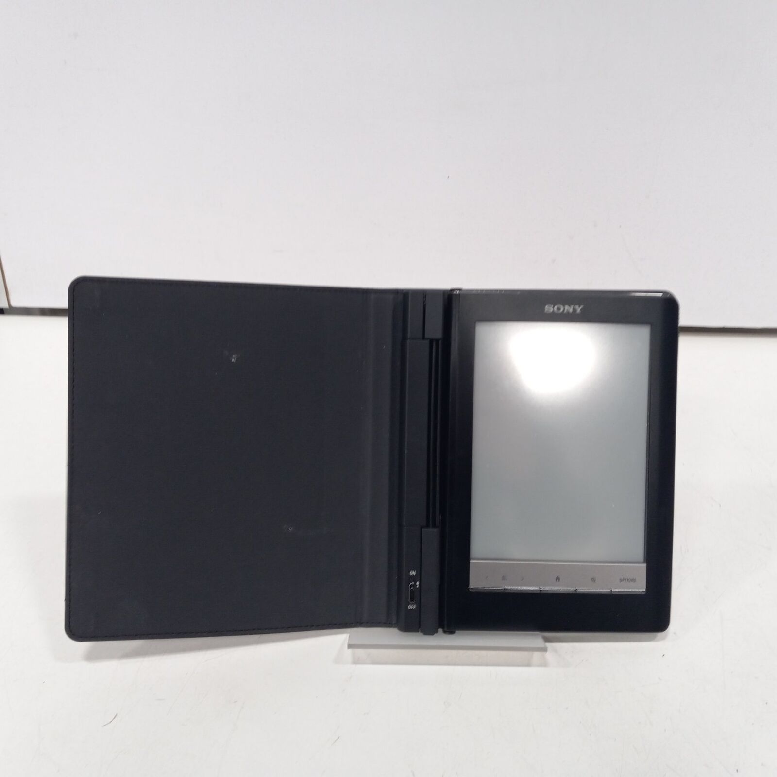 Sony eBook Reader Touch Edition PRS-600 with case Bundle