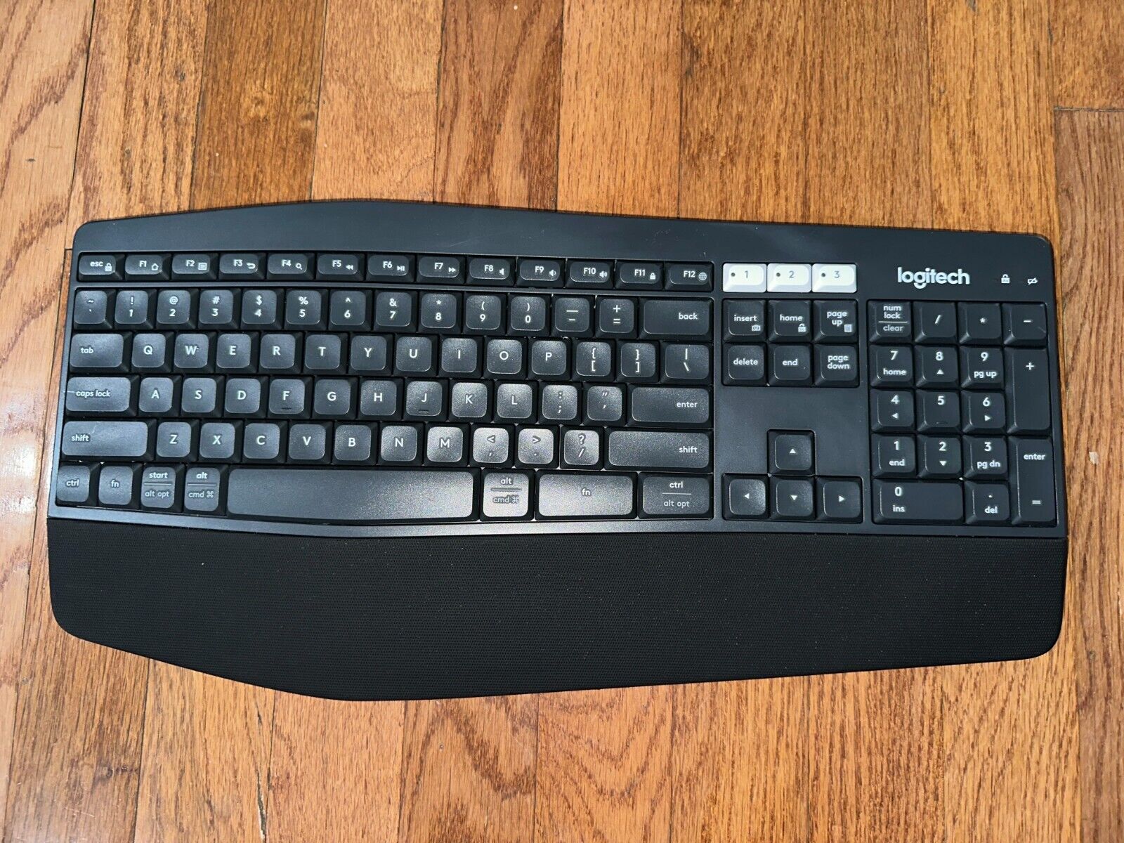 Logitech K850 Keyboard - Used, but clean and tested