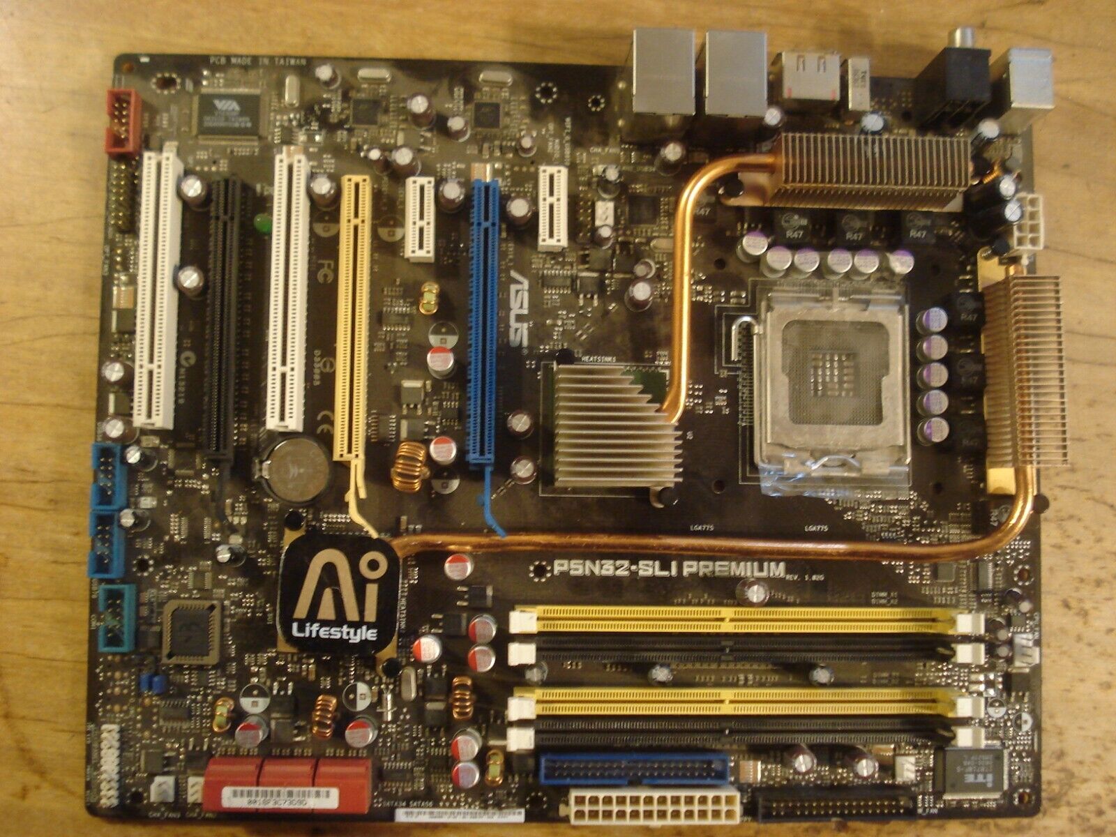 ASUS P5N32-SLI PREMIUM , Socket 775 , Intel Motherboard