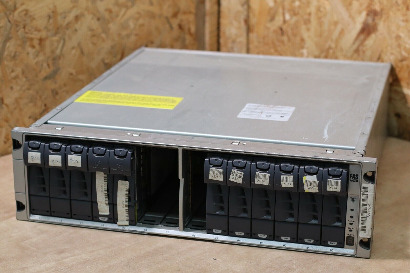 Netapp FAS250 include 14x3.5/1x111-00016+L0 Controller/NO PS