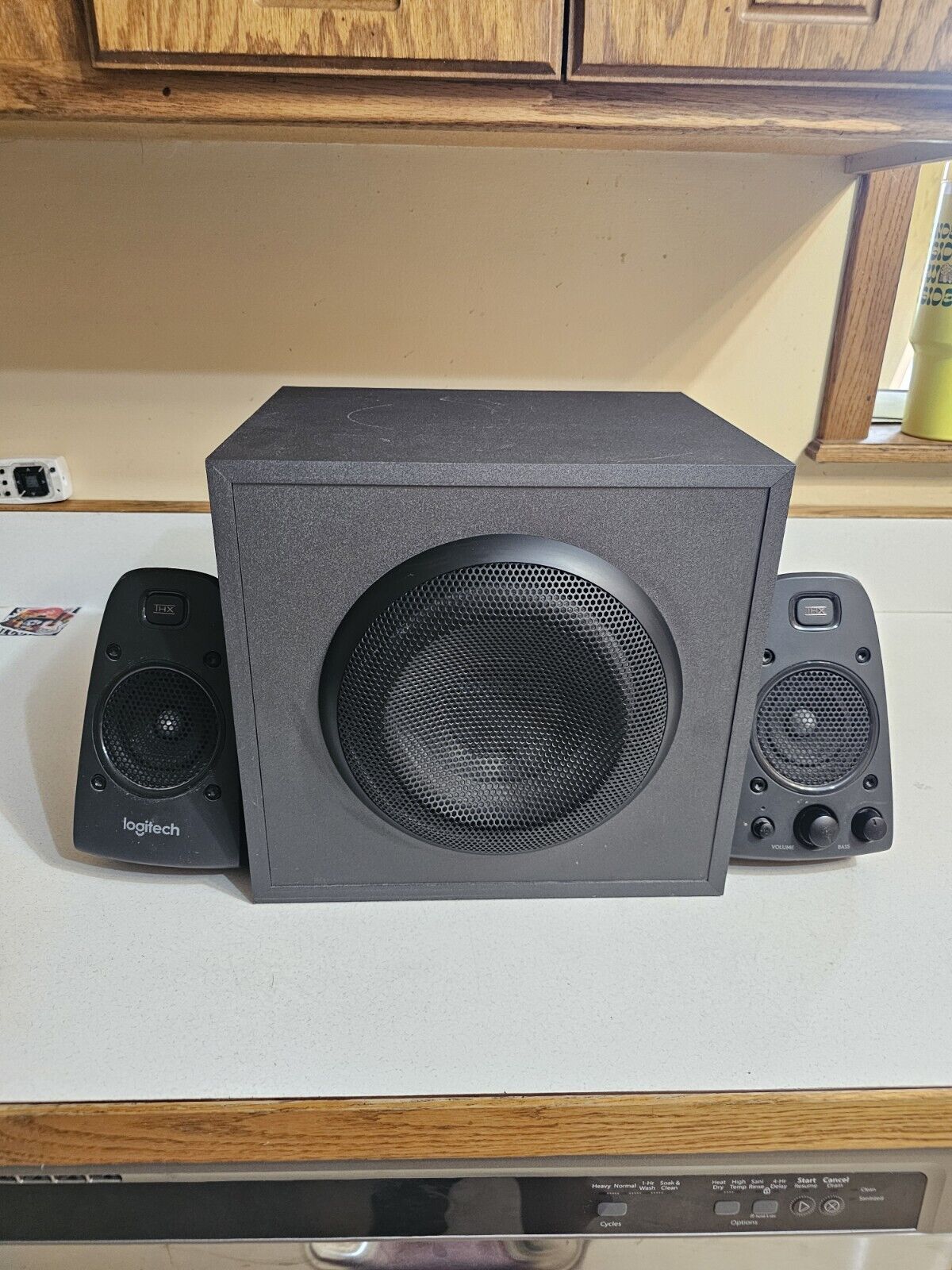 Logitech Z625 Powerful THX Sound 2.1 Speaker System For Repair Or Parts