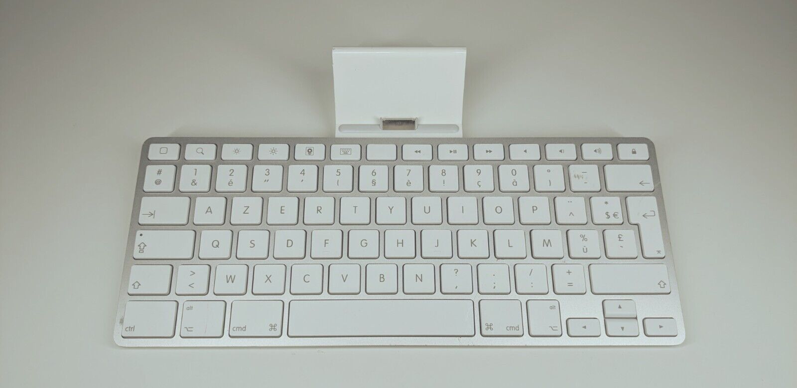 Apple Ipad Keyboard Dock (Model: A1359), White