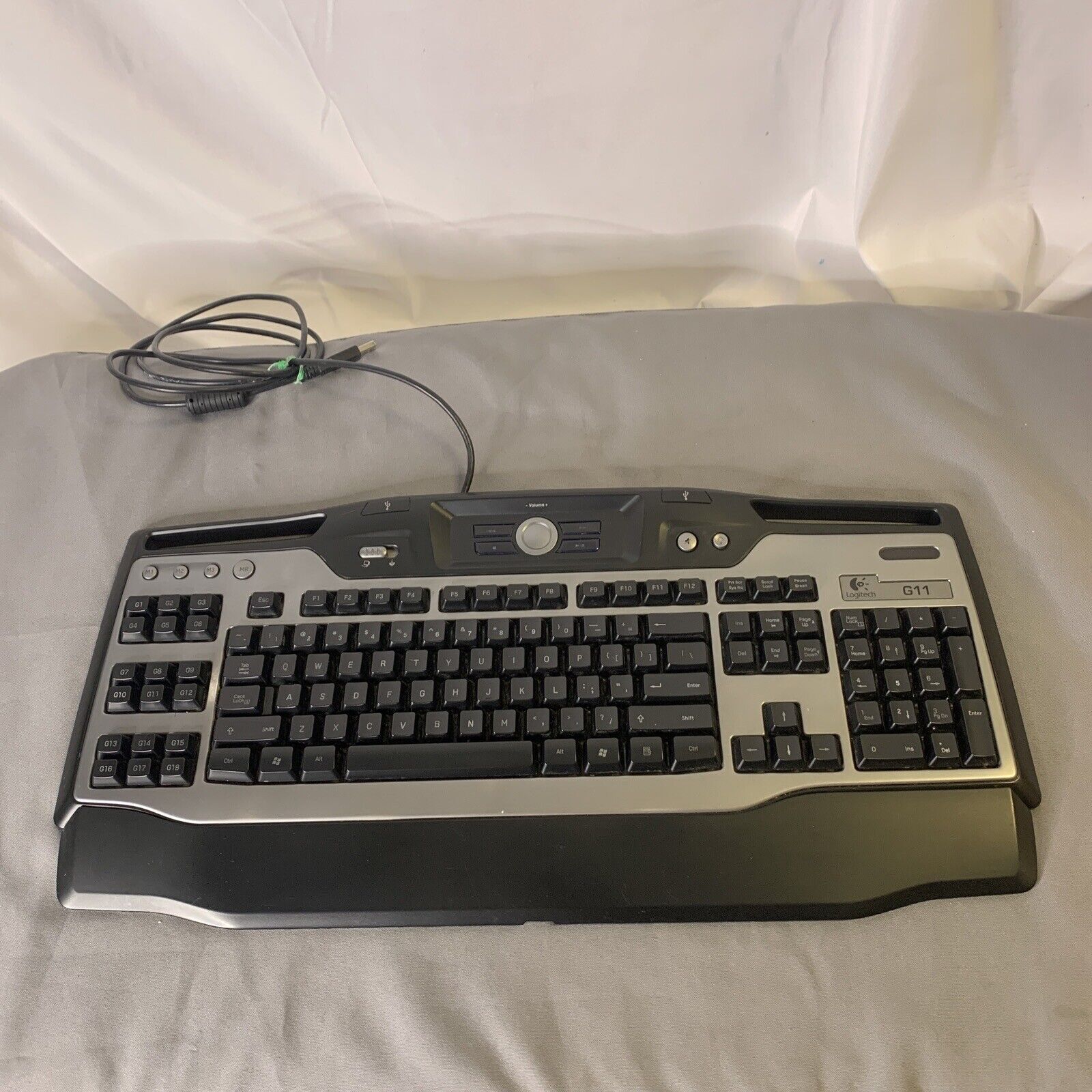 LOGITECH G11 WIRED GAMING COMPUTER KEYBOARD Y-UG75A
