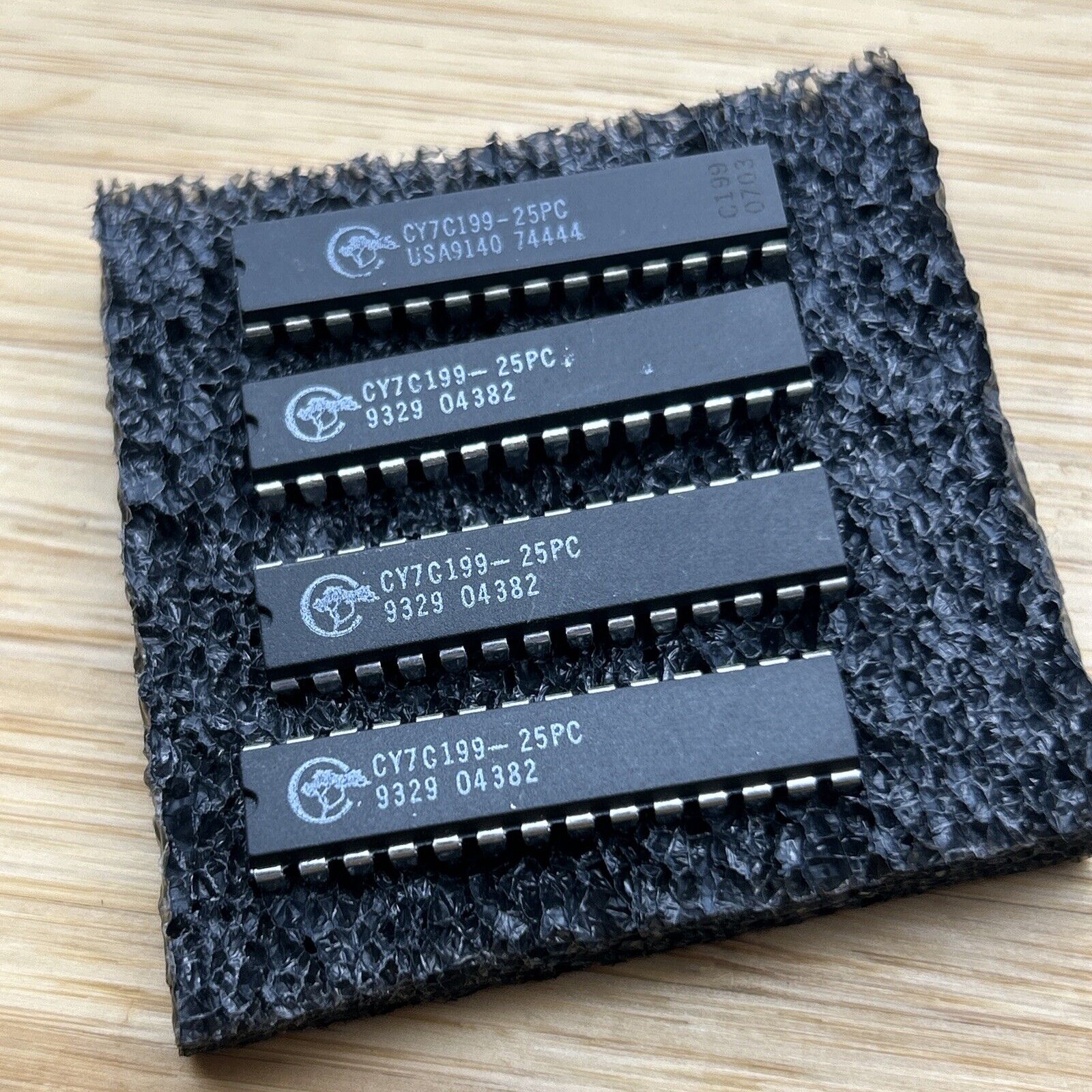 QTY-4 CY7C199-25PC 28-PIN DIP SRAM 256k Cache memory chips ic 32x8 4pcs CMOS