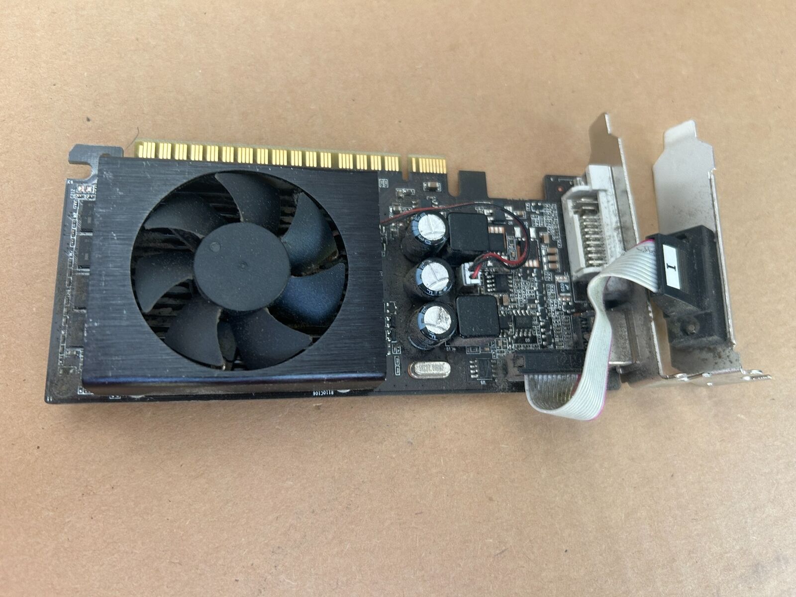 PNY GeForce GT 610 1GB DDR3 Video Card VCGGT610XPB PCIe Graphics Card UC6-1(2)
