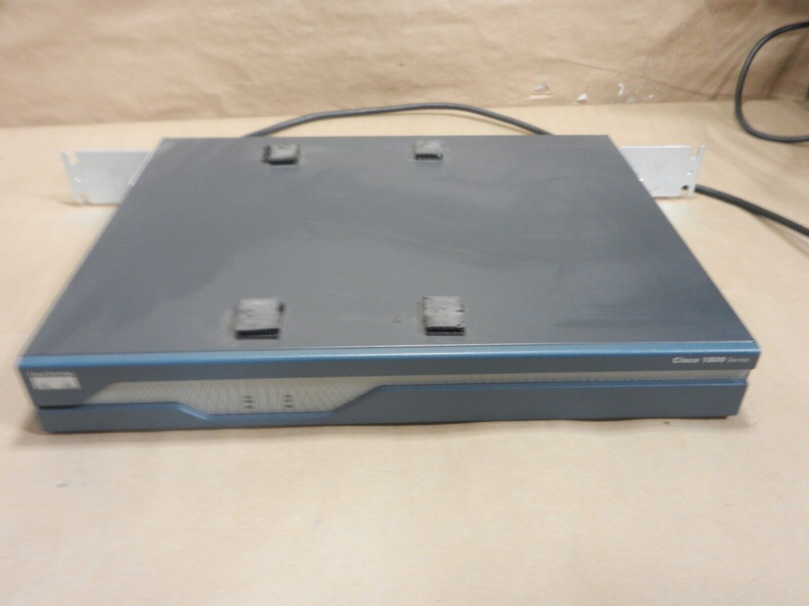 Cisco 1841 V04 SWITCH * 2-Port 10/100 Integrated Services Wired Router 1840/1841