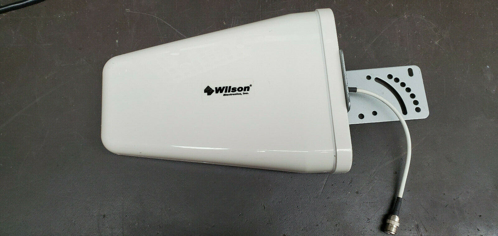 WILSON 204411 WIDE BAND DIRECTIONAL ANTENNA 