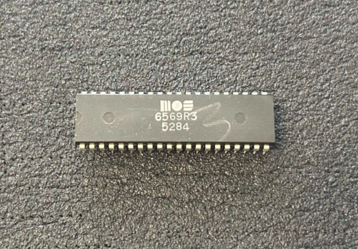 Mos 6569 R3 VIC-II (5284) Commodore 64 Video chip. TESTED