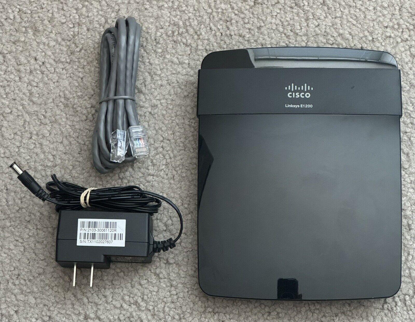 Cisco Linksys E1200 Wireless Wifi Router With AC Power and New Ethernet Cable