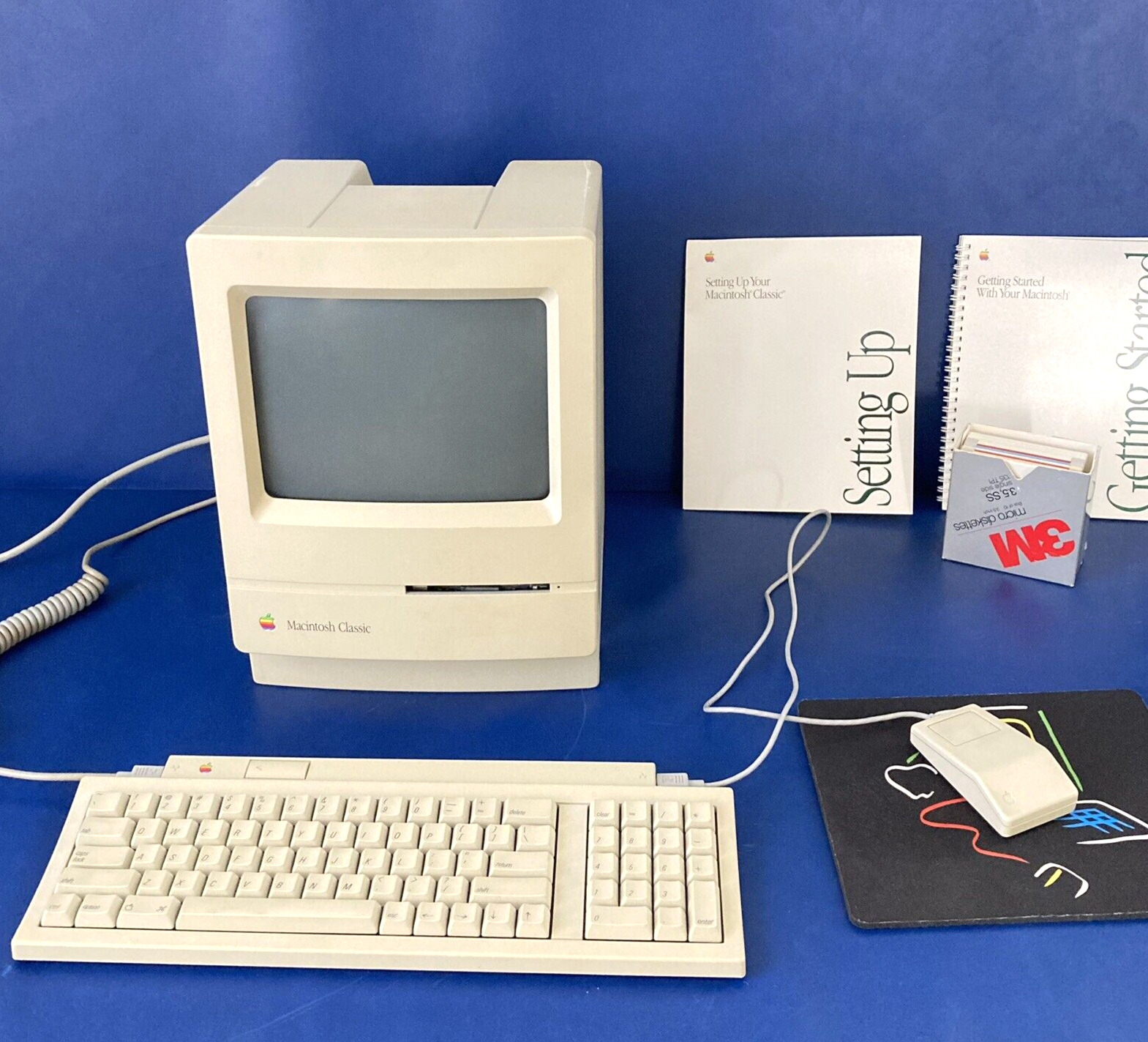 Macintosh Classic M0420 Vintage 1990 Apple Computer With Keyboard