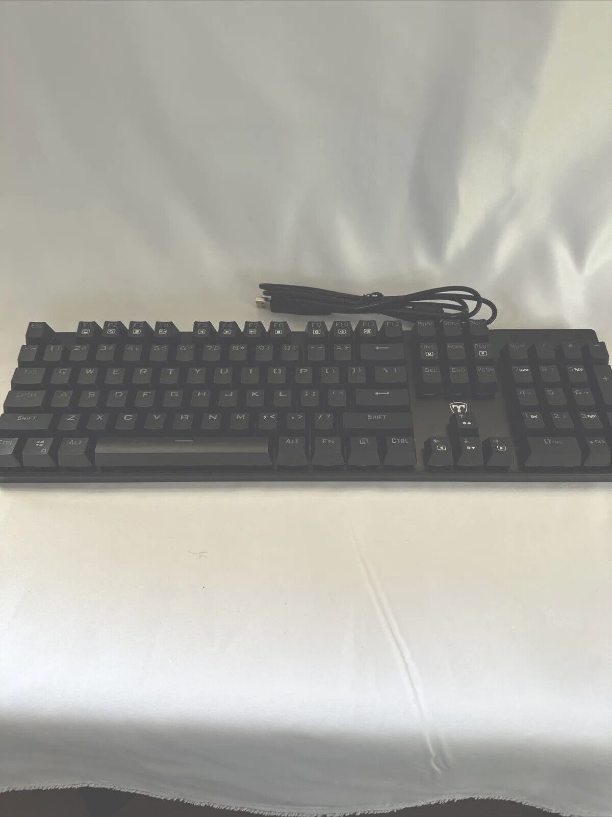 Z) PICTEK PC305A FULL SIZE RGB LIGHT UP WIRED GAMING KEYBOARD