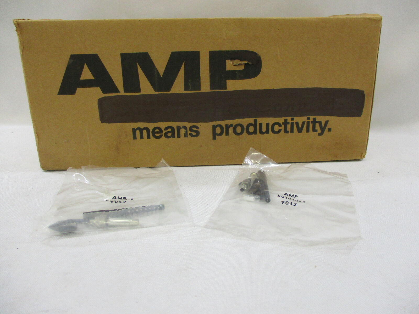*NEW* (BOX OF 100) AMP INC. 501030-2 / 9042 FIBER OPTIC CONNECTORS