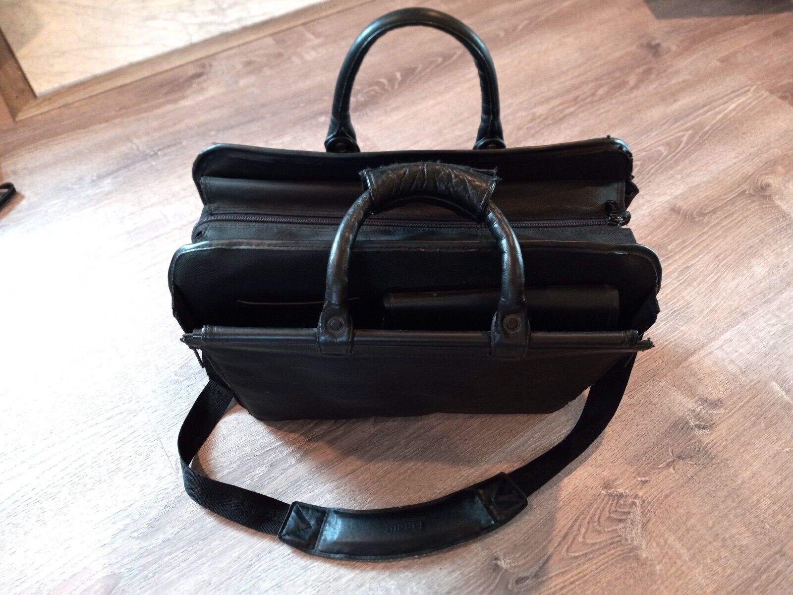 Vintage Targus Laptop Briefcase Bag Black Nylon w Shoulder Strap
