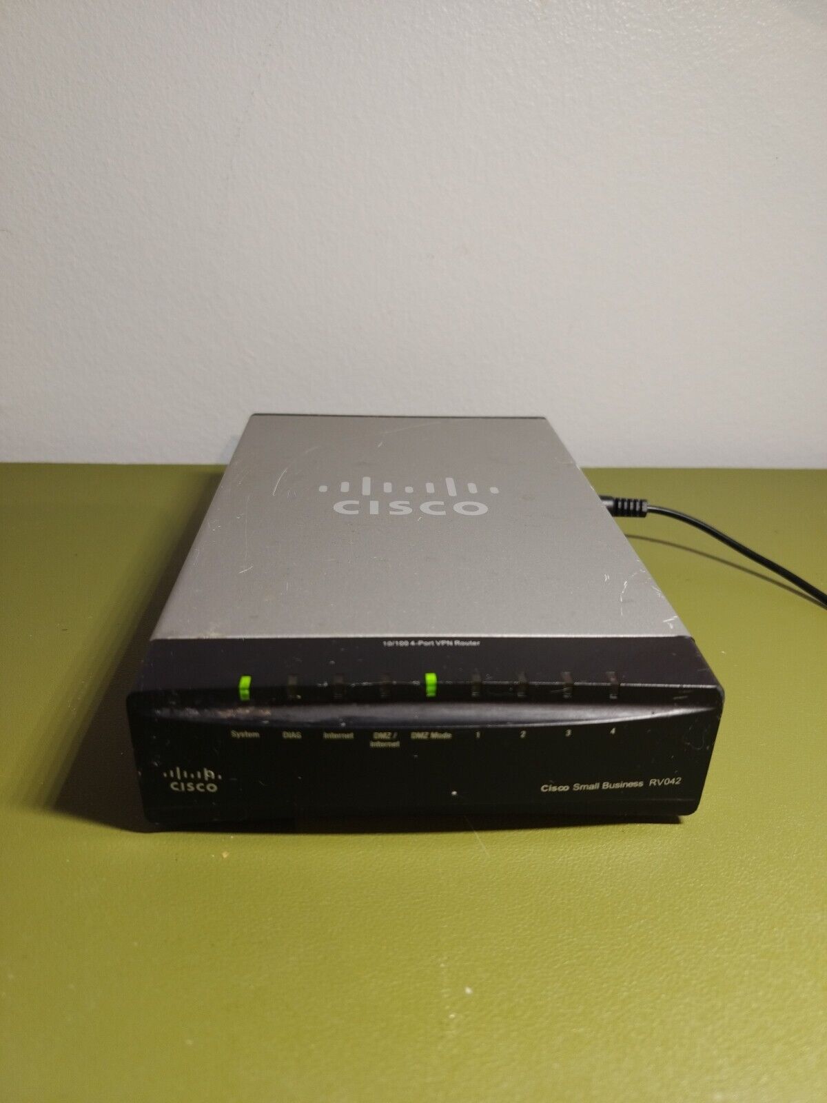 CISCO Small Business RV042 - 10/100 4 Port VPN Router W/ Power Supply