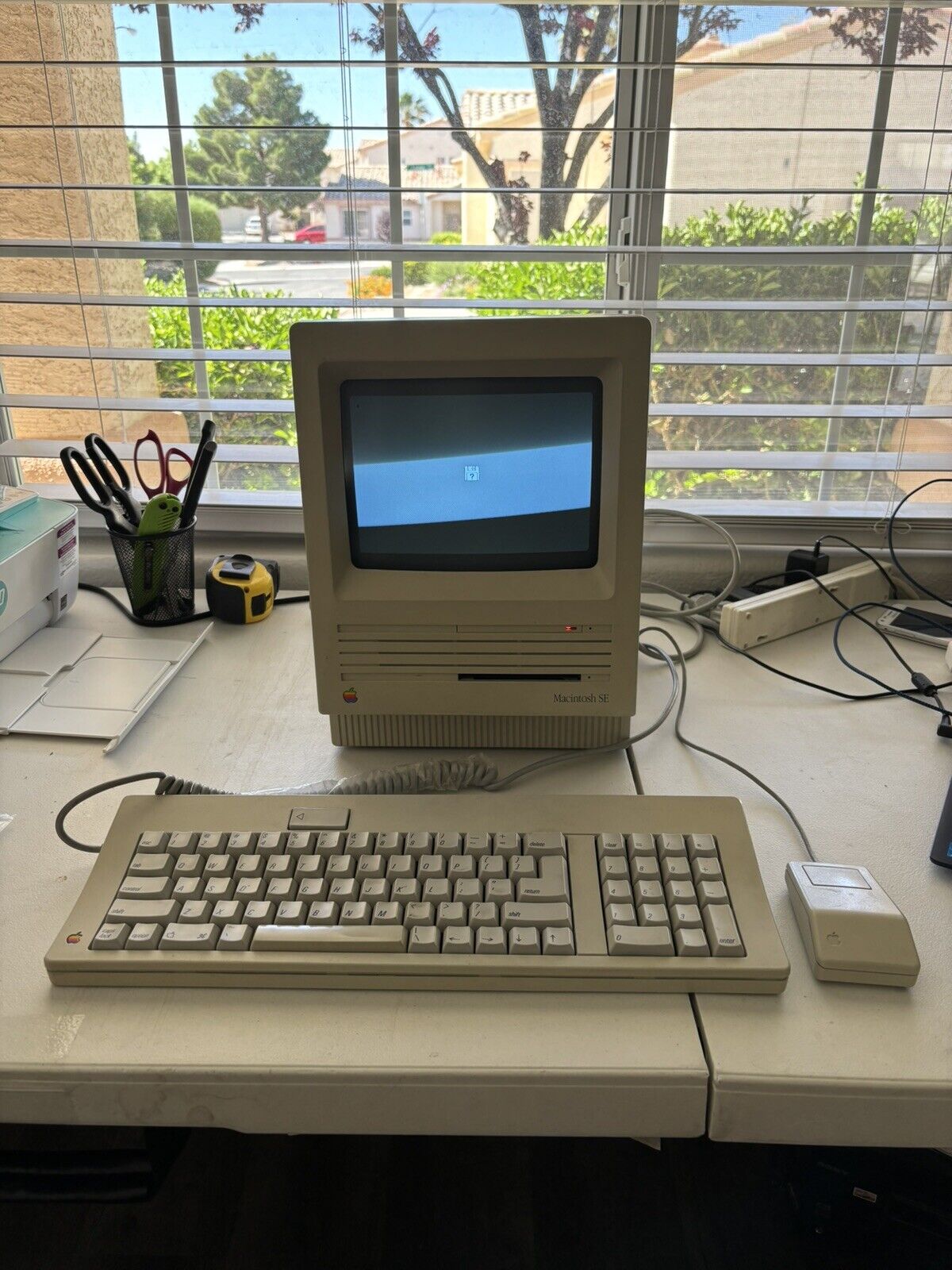 Apple Macintosh M5011 1 Mbyte RAM, 800k Drive 20 SC Hard Drive - Computer (1986)