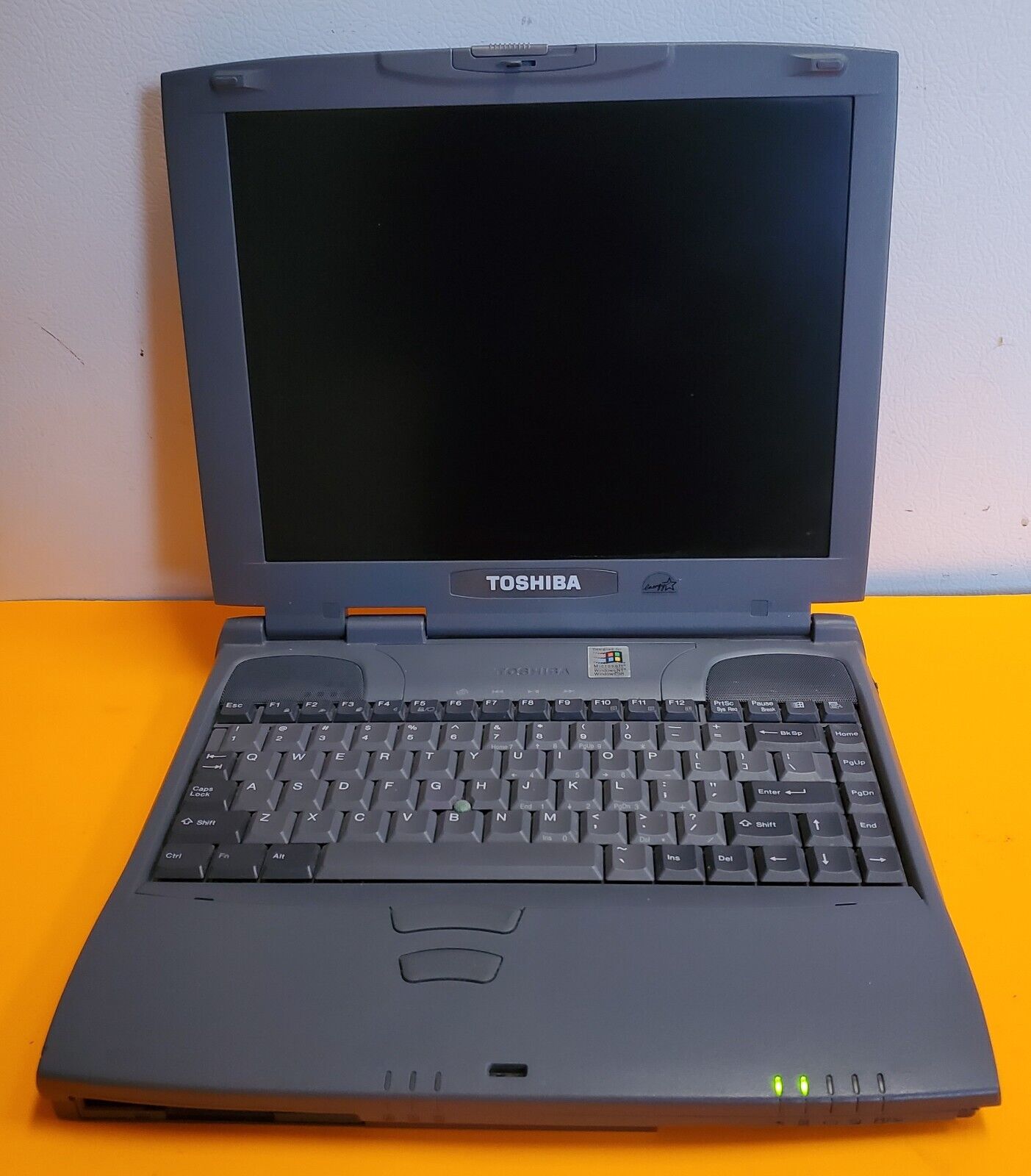 Retro Toshiba Satellite 2140XCDS Model P5214U Laptop Computer Vintage - AS IS