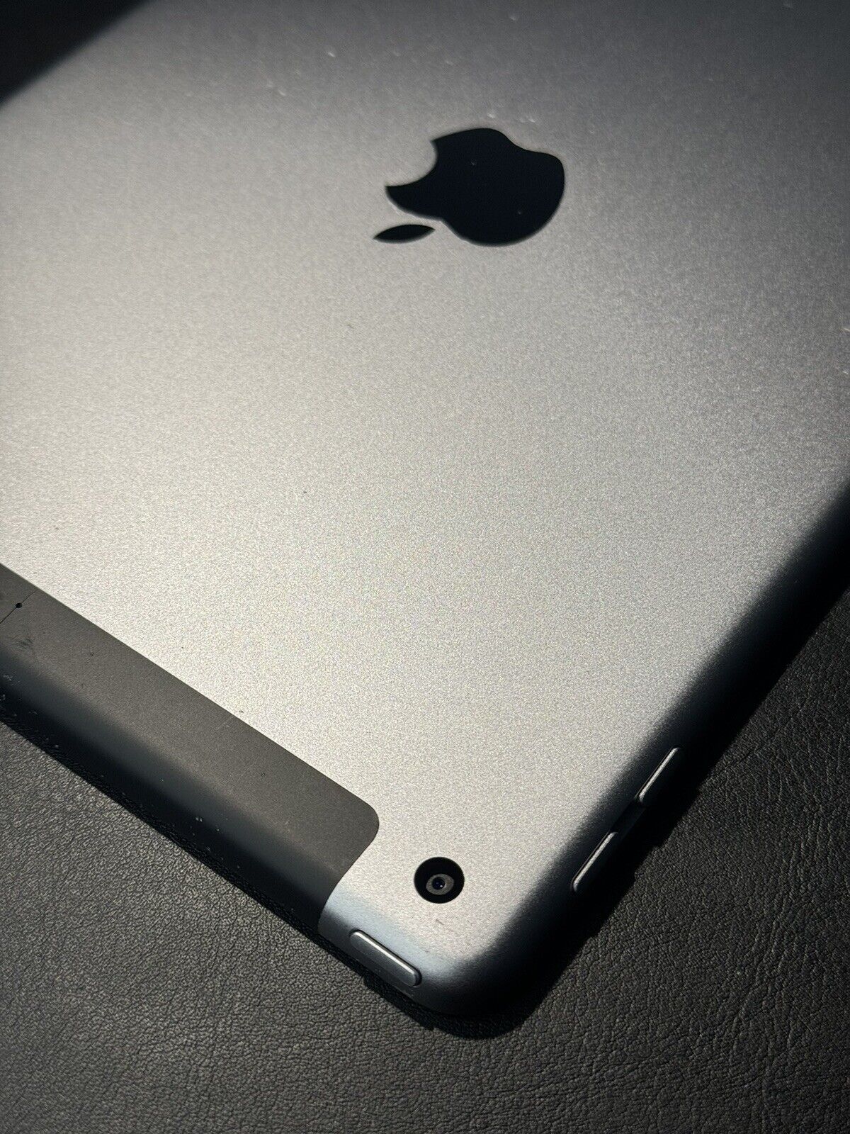 Apple iPad 6th Gen. 32GB, Wi-Fi + Cellular (Unlocked), 9.7in - Space Gray Mint
