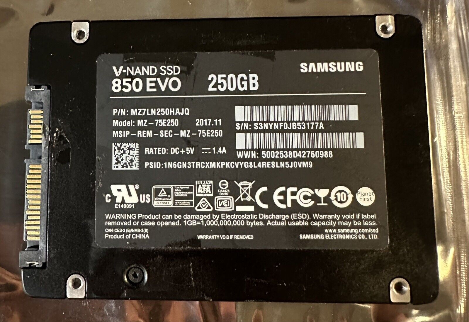 Samsung 850 EVO MZ-75E250 250 GB 2.5 in SATA III Solid State Drive