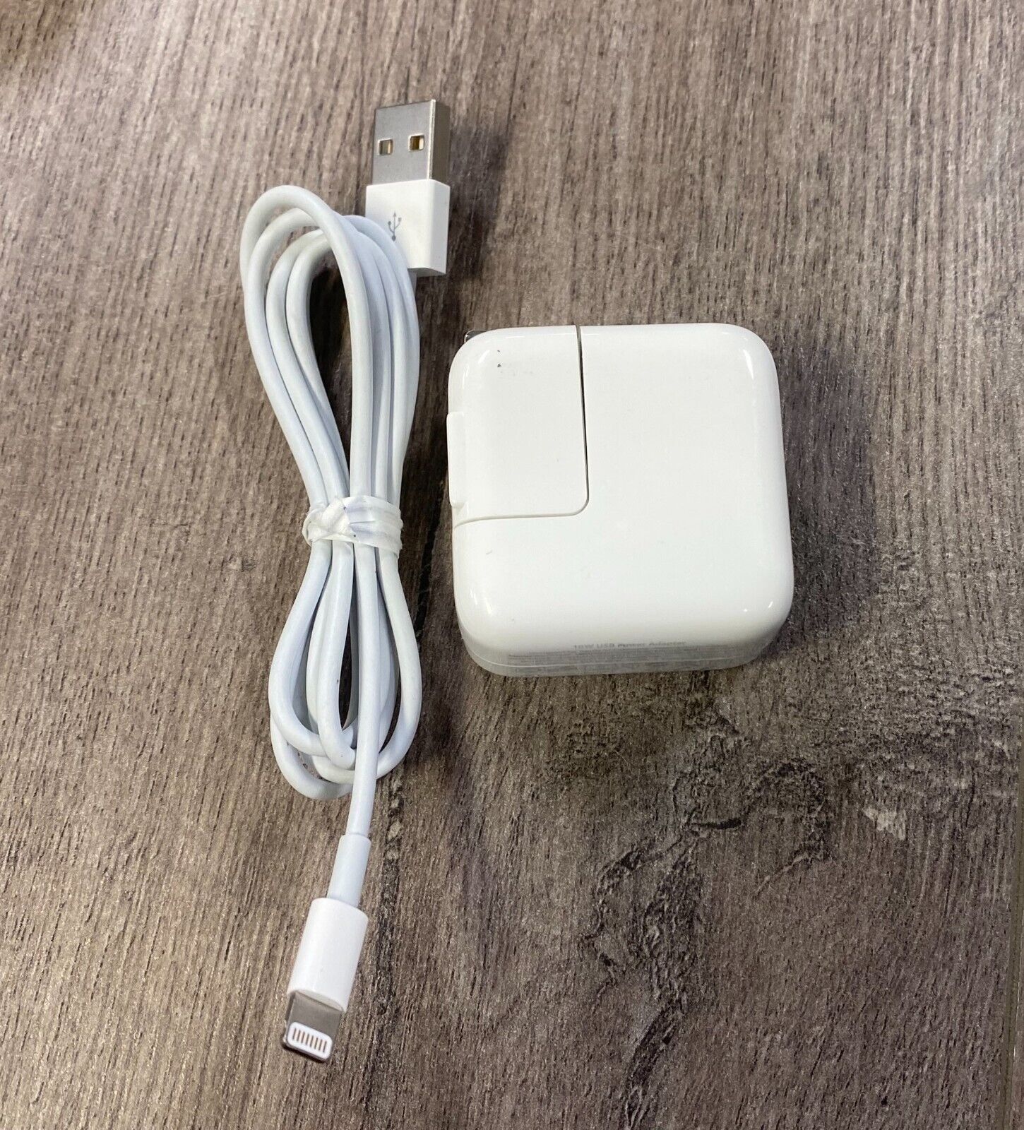 Apple 10w AUTHENTIC USB Wall Charger Adapter iPhone iPad with Lightning cable