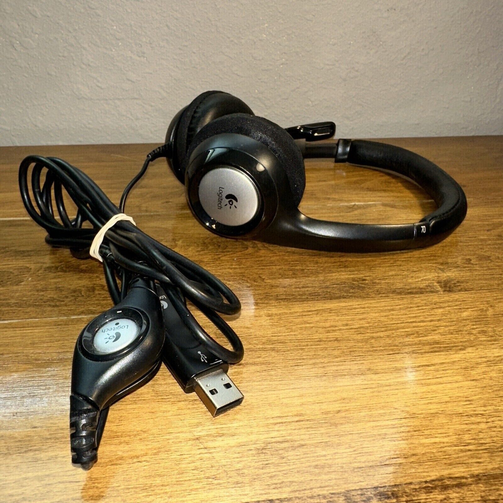 Logitech DZL-A-00052 Stereo On-Ear Corded USB Headset w/ Microphone
