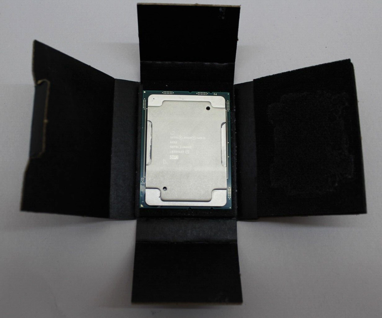 Genuine Intel Xeon Processor Gold 6252 24-Core 2.10GHz CPU (Model: SRF91)