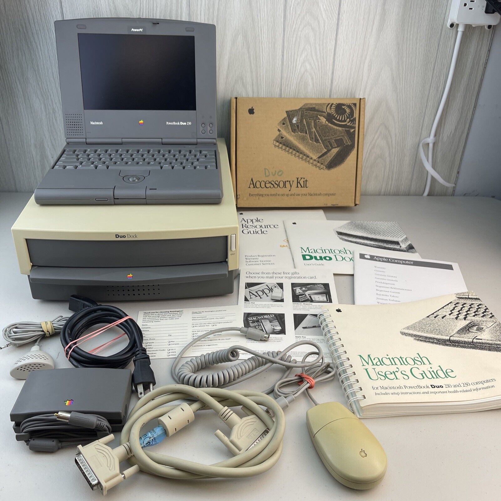 Vintage Apple Macintosh PowerBook Duo 230 M7777 w/  DuoDock II M1585 *UNTESTED*