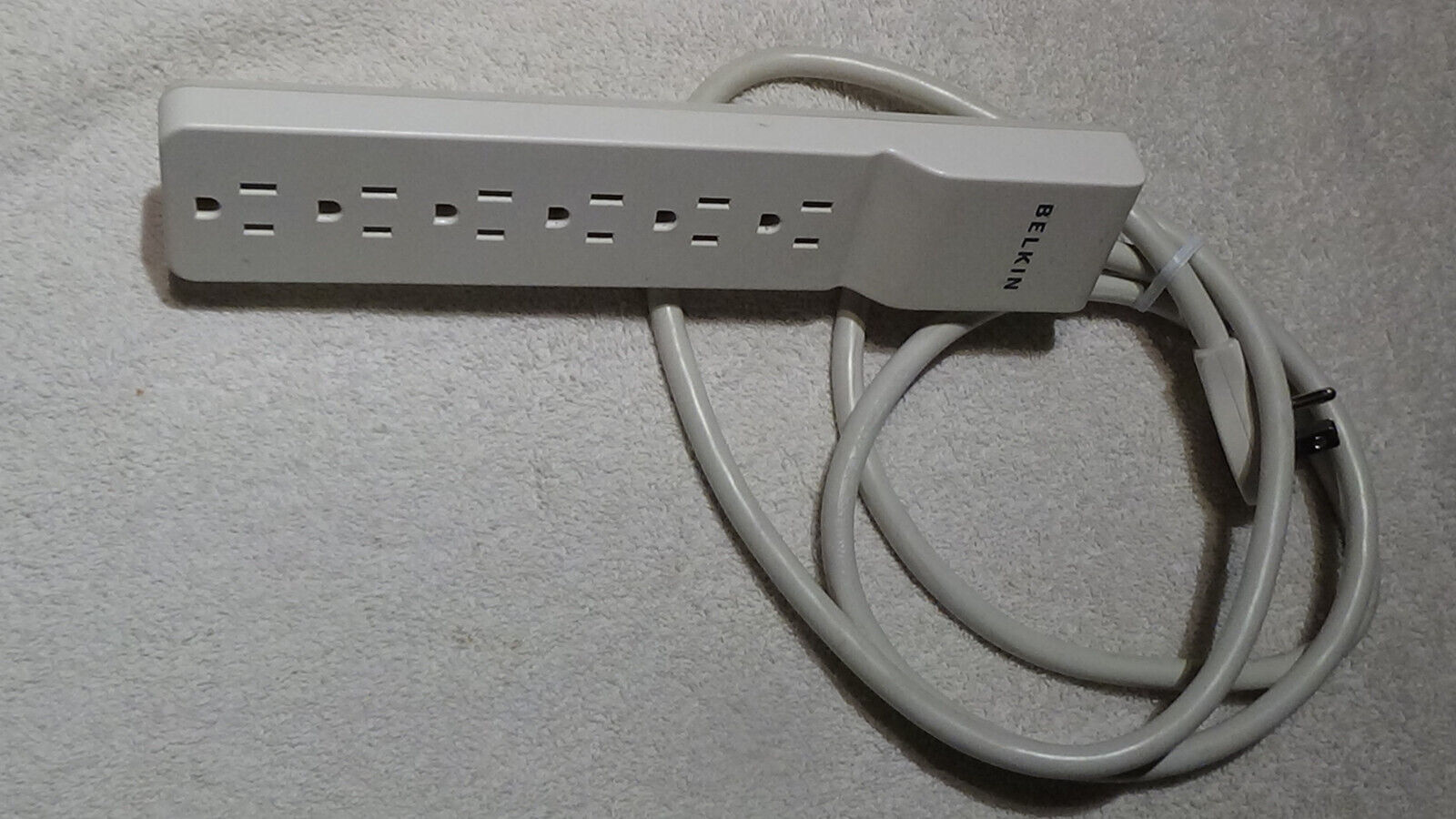 Belkin BE107200-06 7-Outlet Home/Office Surge Protector