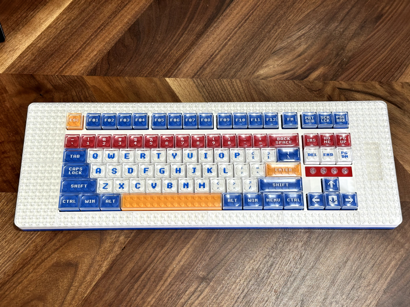 MelGeek Pixel World’s First LEGO Brick-compatible Mechanical Keyboard