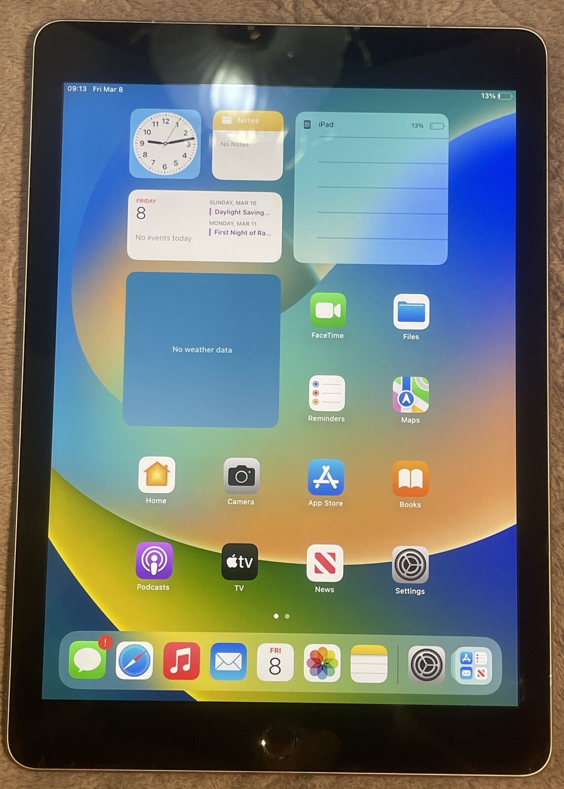 Apple iPad Pro 1st Gen. 256GB, Wi-Fi + 4G (Unlocked), 9.7 in - Space Gray