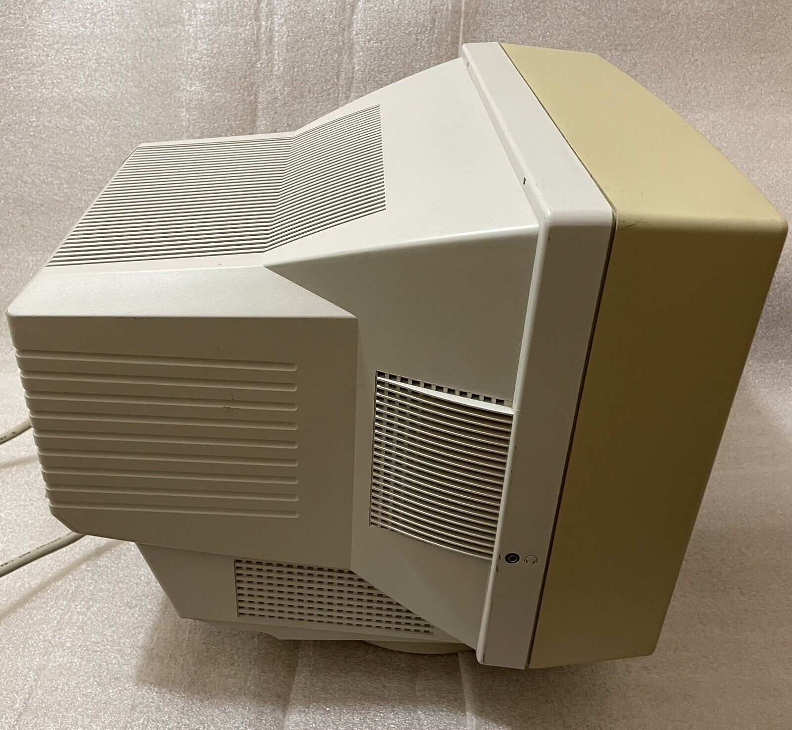 Vintage Apple M2943 Multiple Scan 15 CRT Monitor * NO RESERVE *