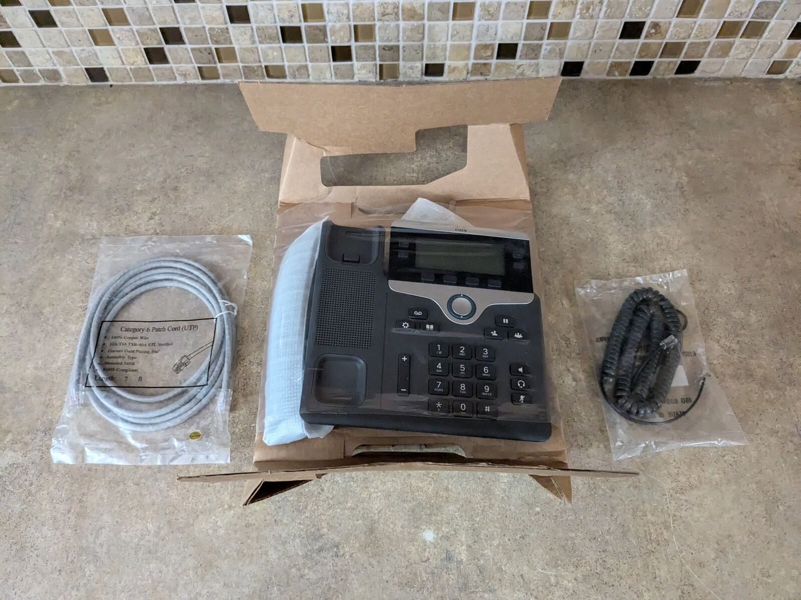CISCO CP-7841-K9 VOIP PHONE W/STAND HANDSET UC BUSINESS IP PHONE