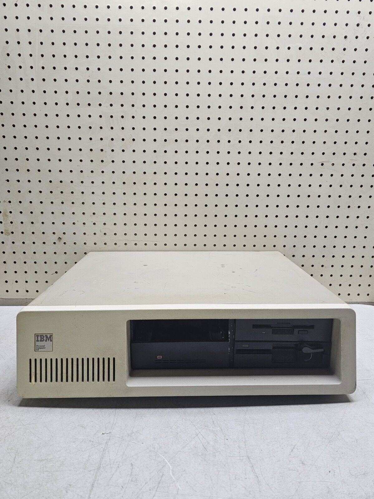 Vintage IBM Personal Computer XT NO HDD Mo: 5160 Cords Not Included No Power
