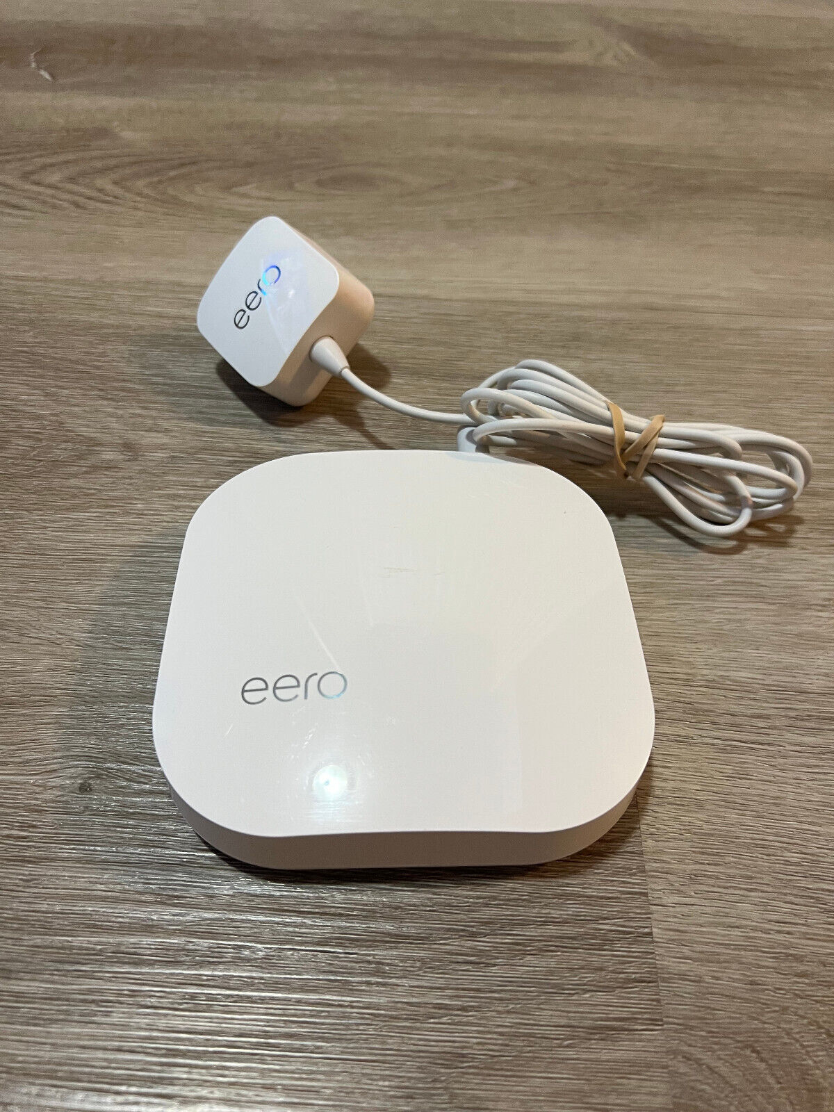 Eero Model A010001 with Power Cord P010001 PN: 840-00002