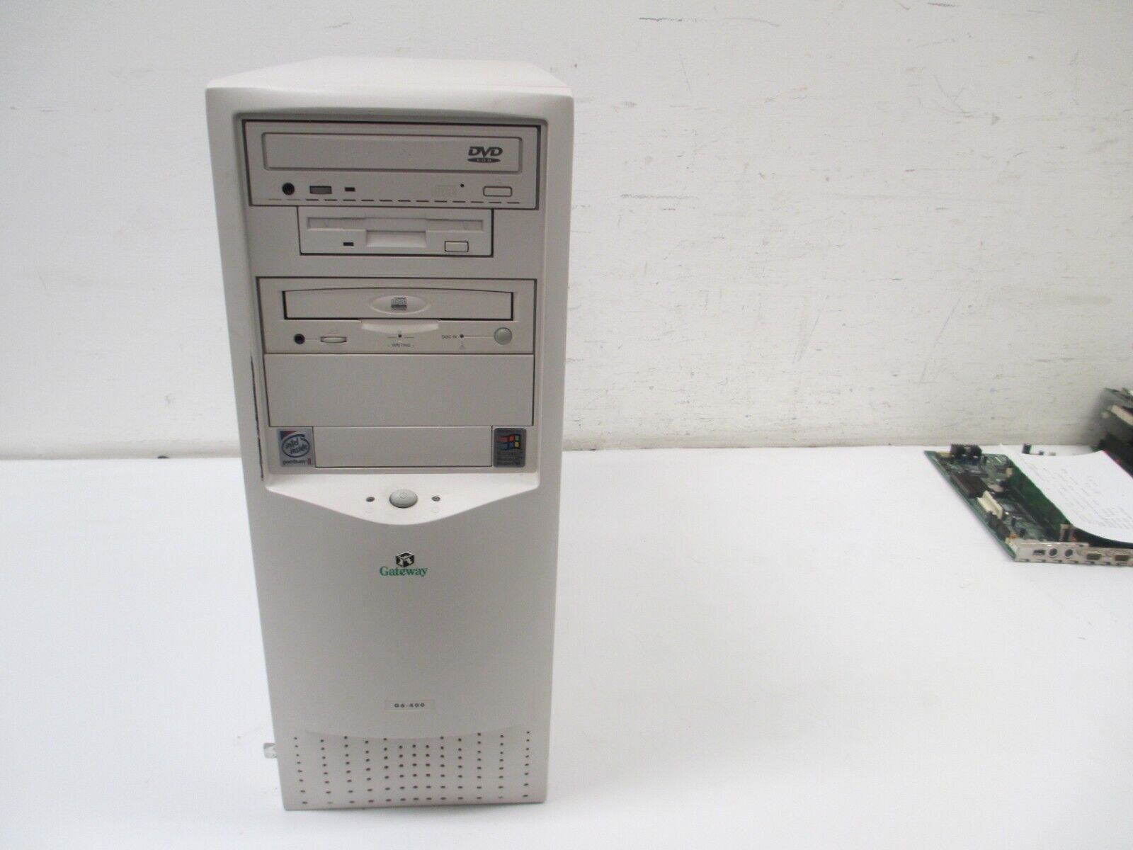 Vintage Gateway G6-400 PC NO HDD NO OS 96MB Pentium II @400MHz
