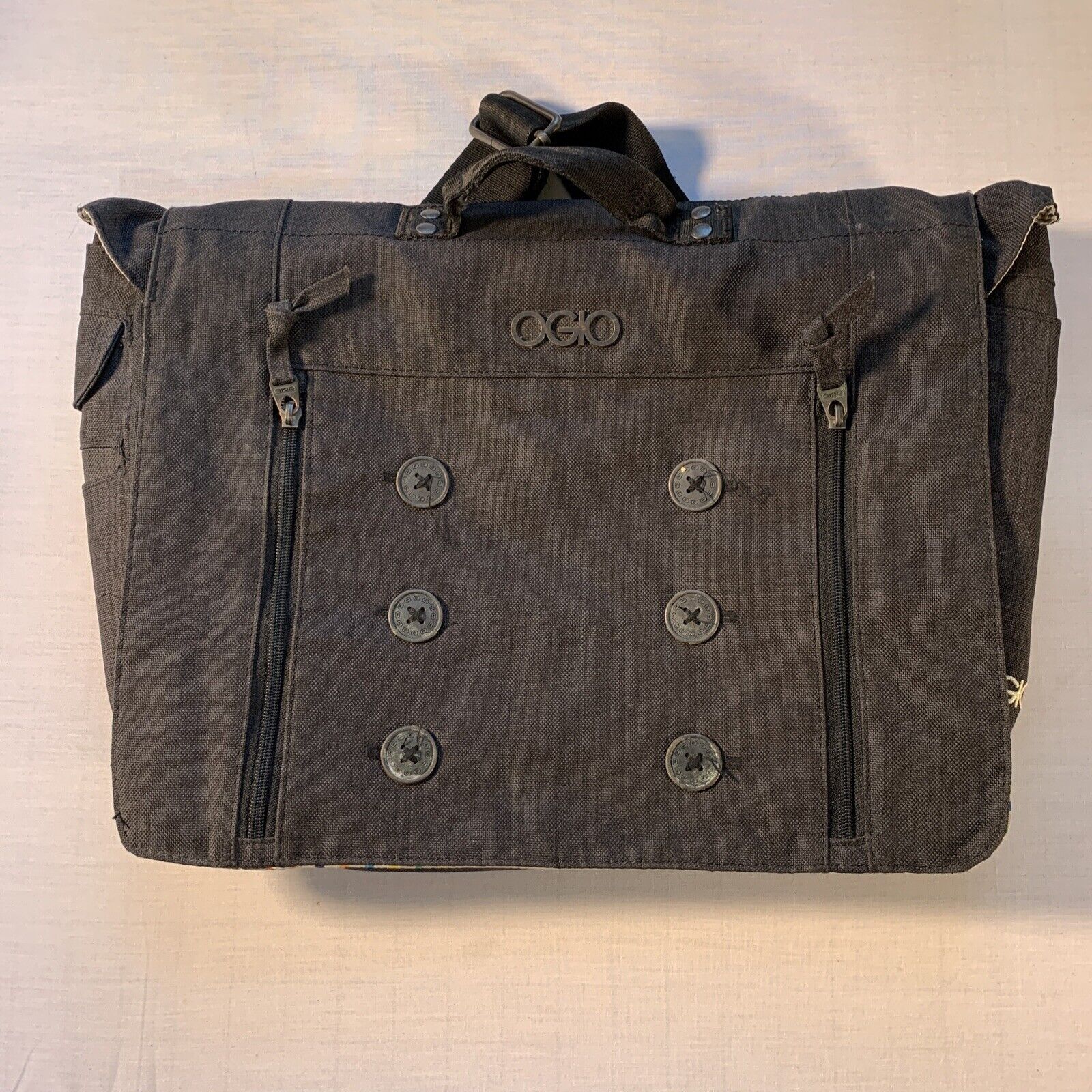 Ogio Midtown Messenger Over Shoulder Laptop Bag Black Button Detail