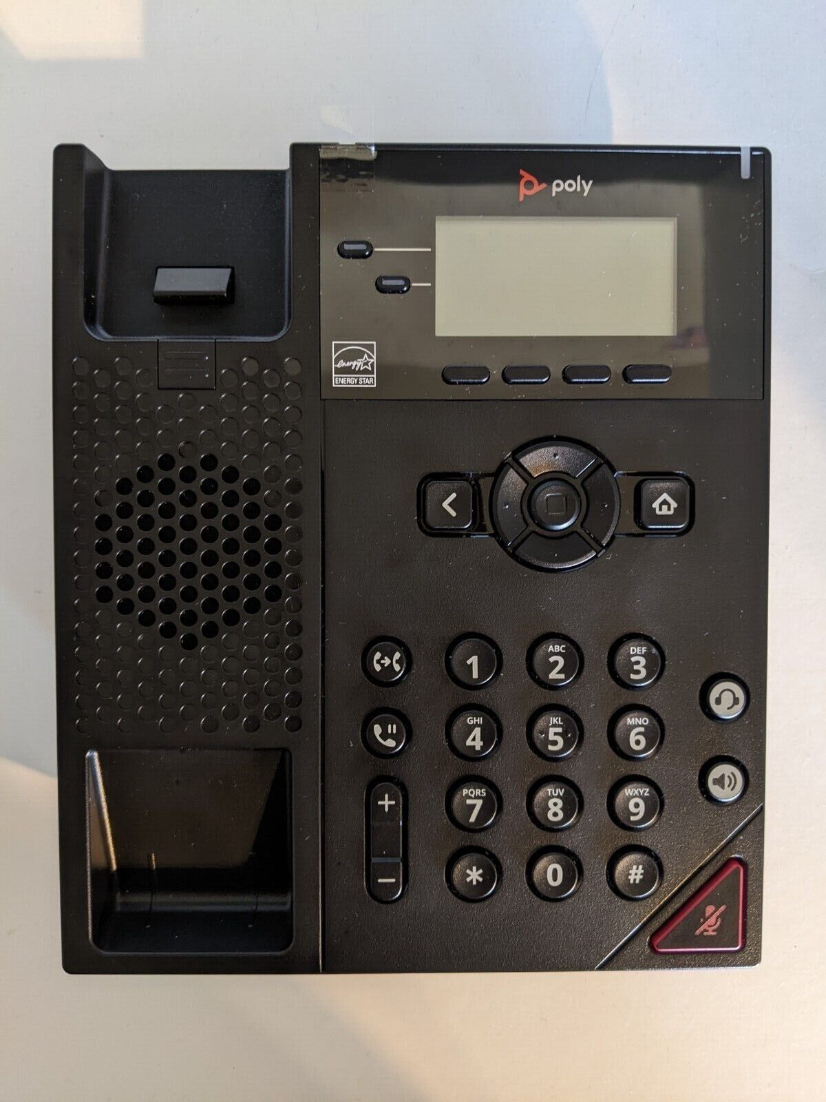Polycom VVX 150 Business IP Phone 2200-48810-025 -GP0560 cellophane on display