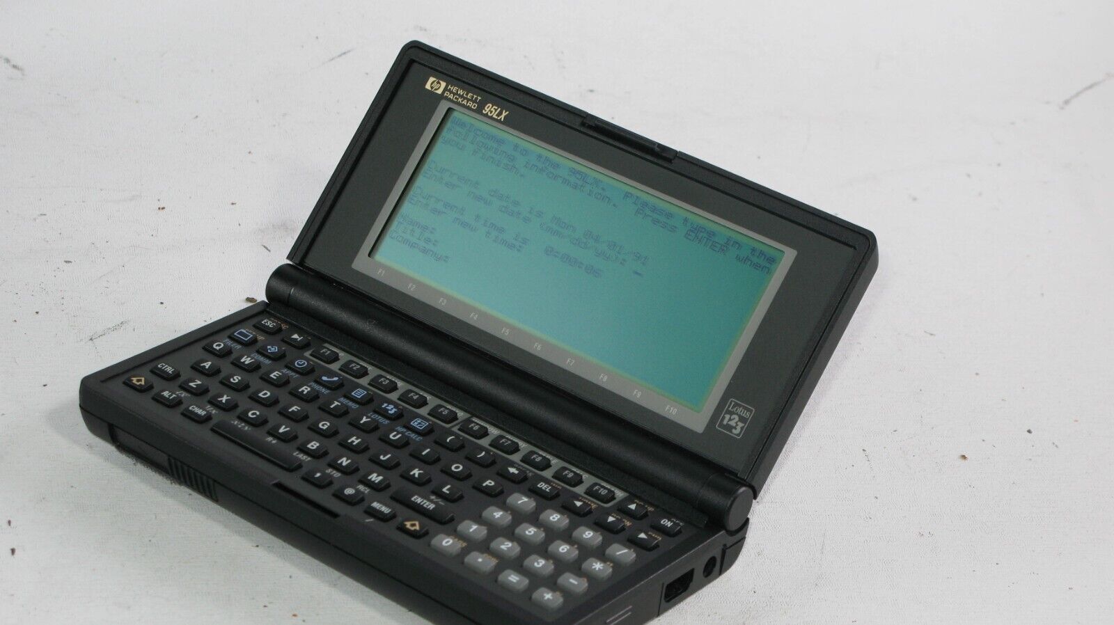 Hewlett Packard HP 95LX Palmtop Handheld Computer MS-DOS Lotus 123 Read Cond 63