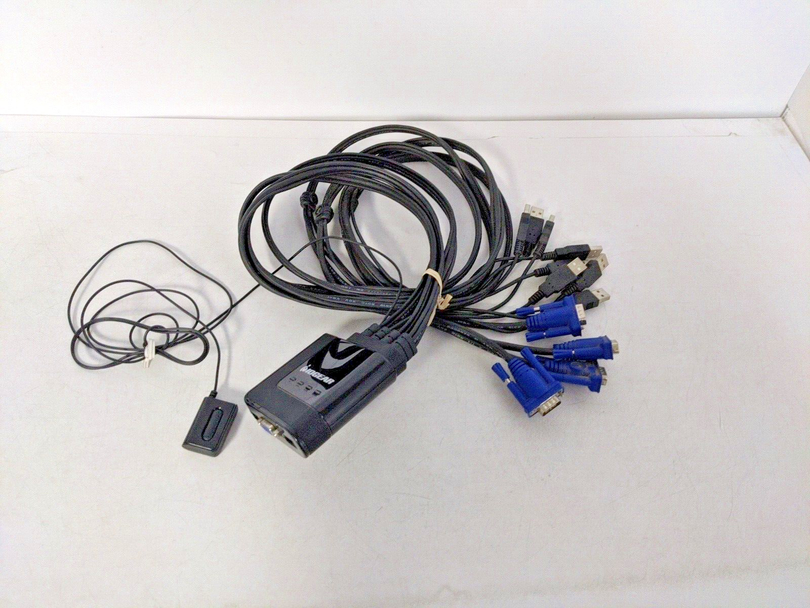 IOGEAR GCS24U 4-PORT USB CABLE  KVM SWITCH
