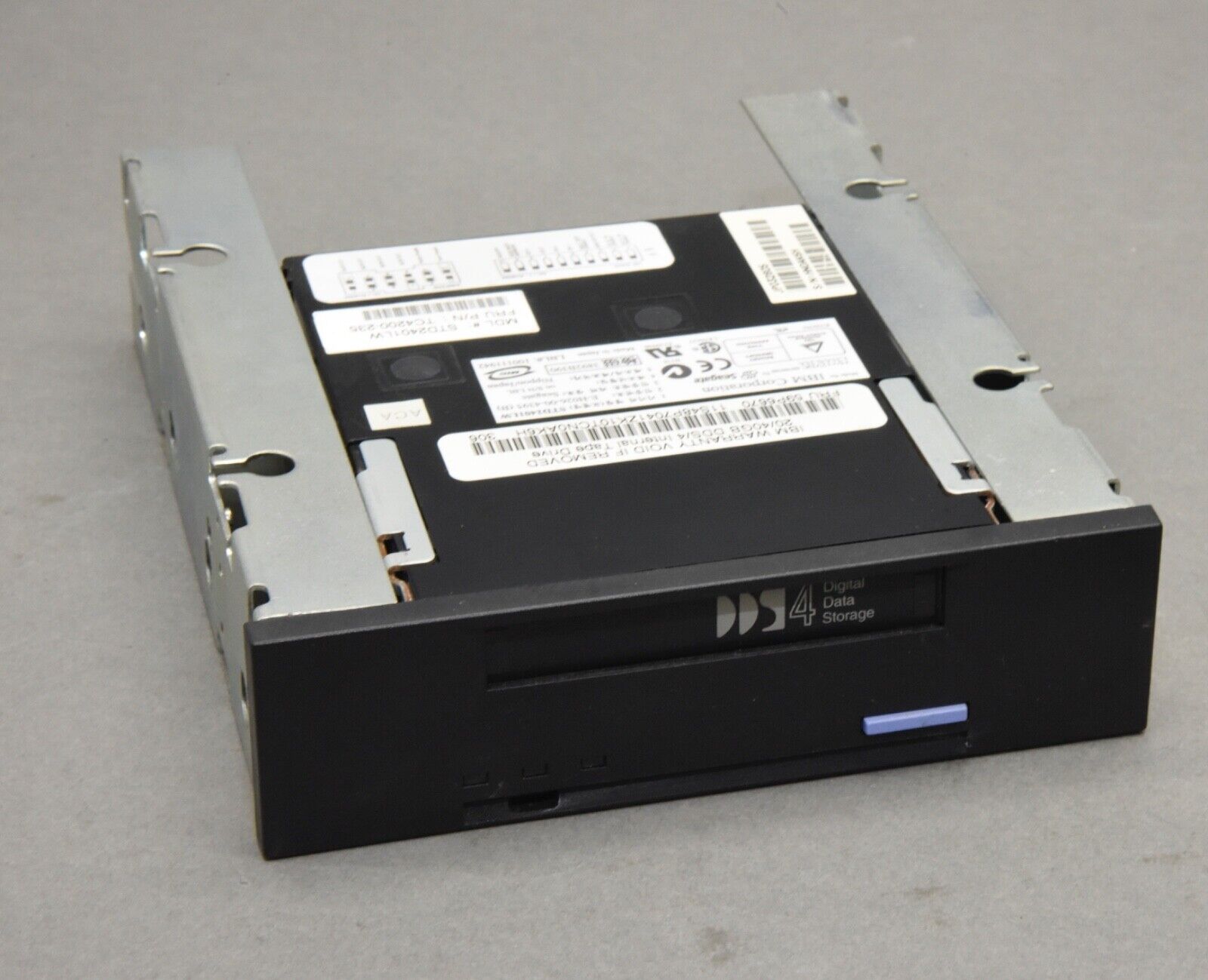 Used IBM Seagate STD2401LW 20/40GB DDS/4 LCD SCSI DAT Internal Tape Drive