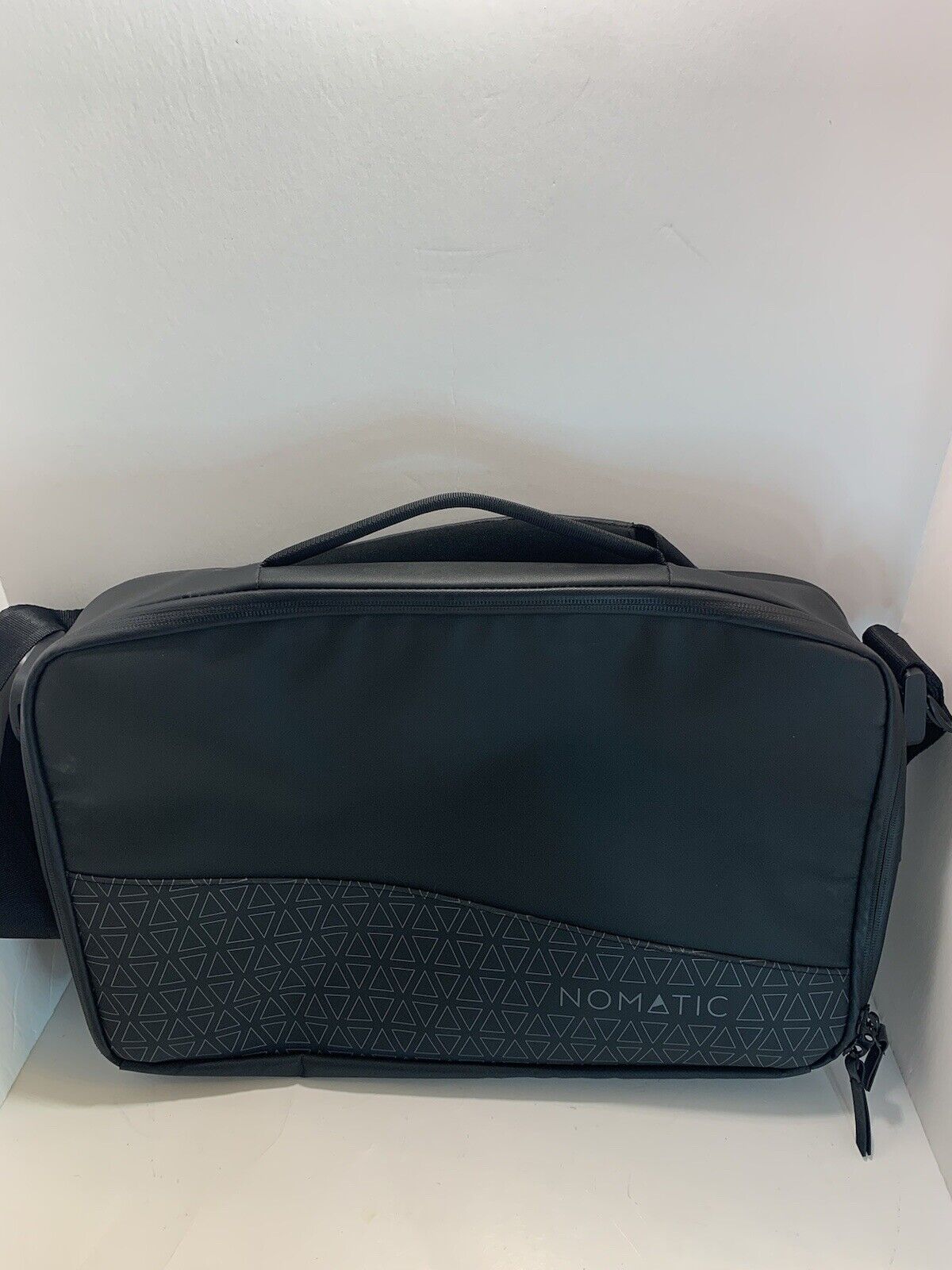 Nomatic Padded Multi-pocket TSA Ready Travel Laptop Messenger Satchel Bag RFID