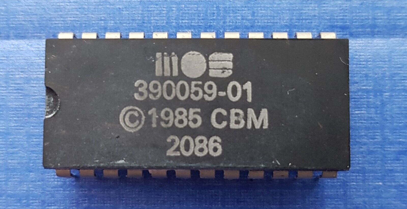 MOS 390059-01 Character ROM Chip U18 for COMMODORE 128 Genuine part, working.