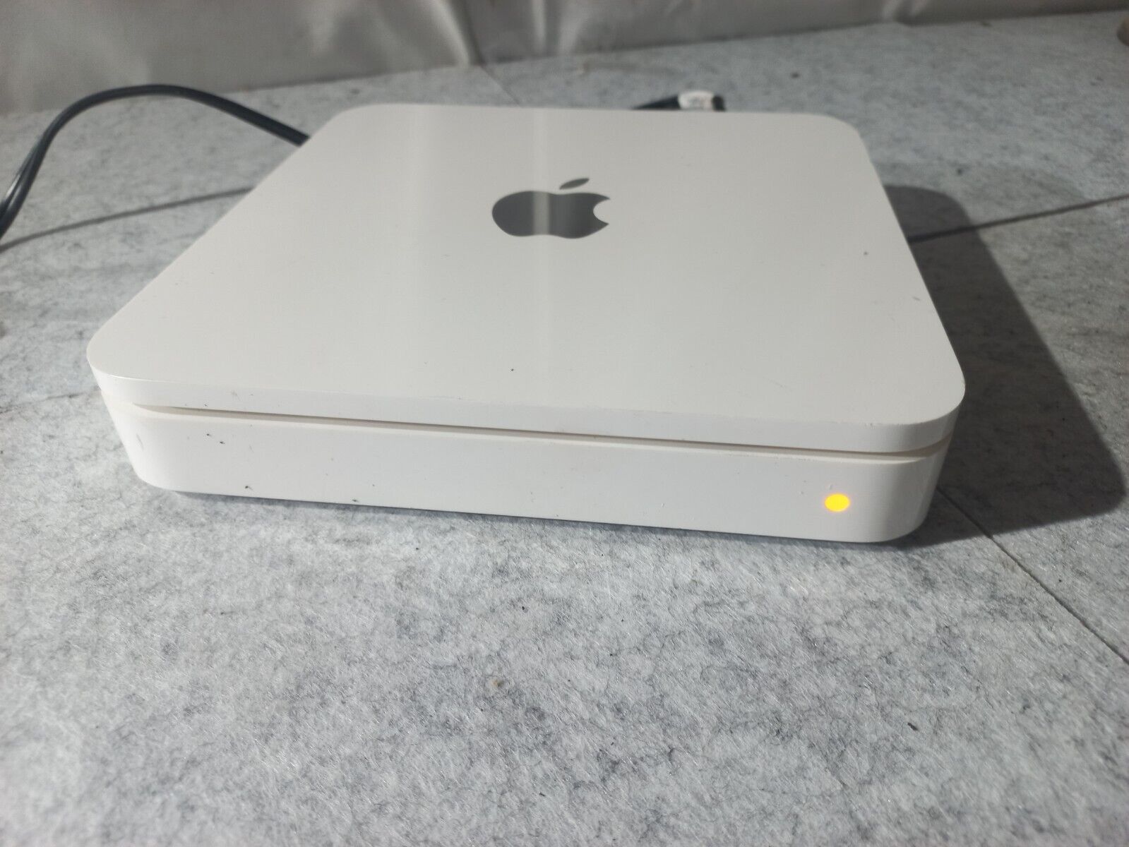 Apple Time Capsule WiFi router 1 TB A1254 First Generation - Power Cord INCLUDED