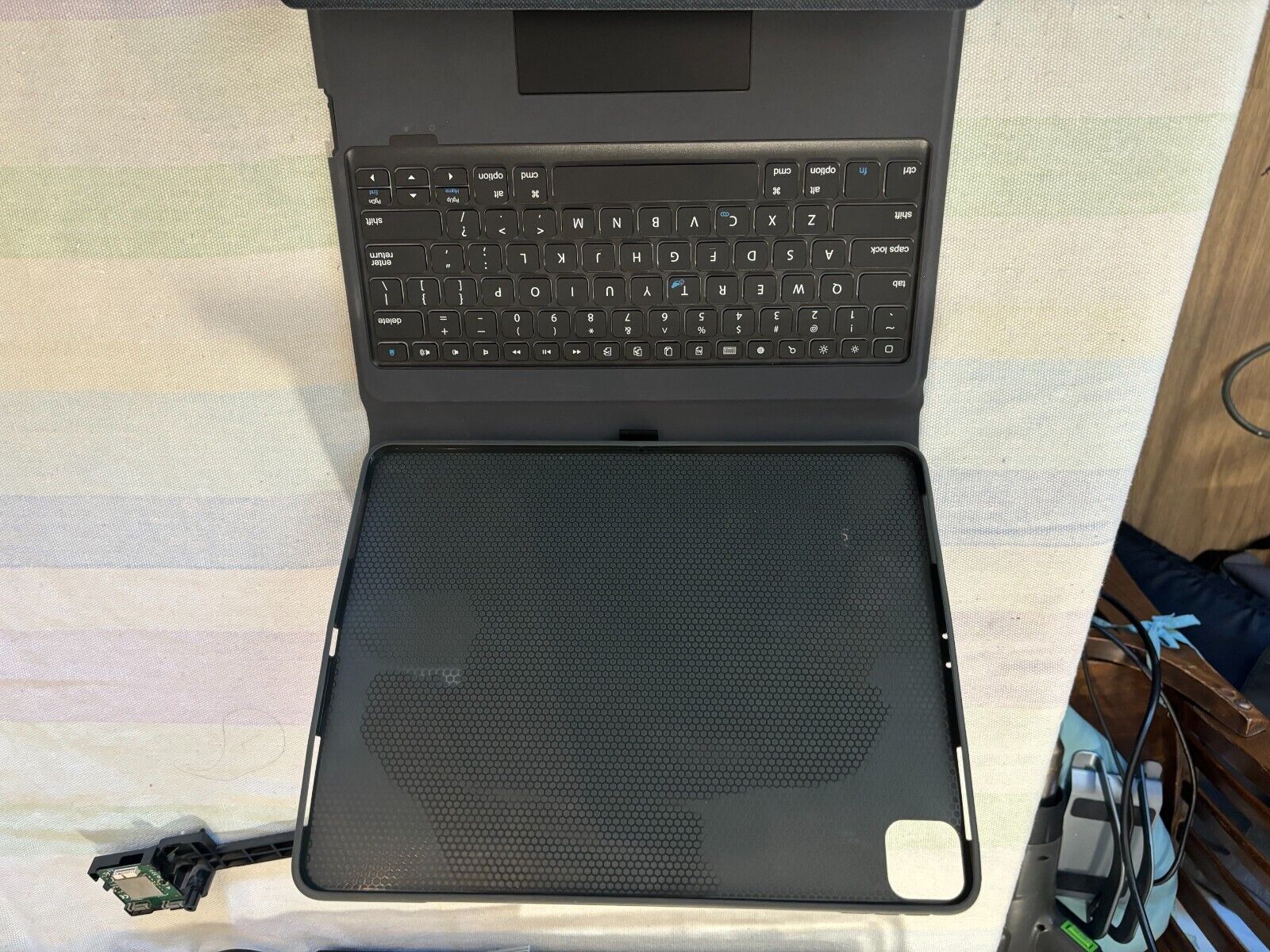 Ipad 12.9inch bluetooth keyboard  Defender Case for Apple iPad Pro 12.9 - Black
