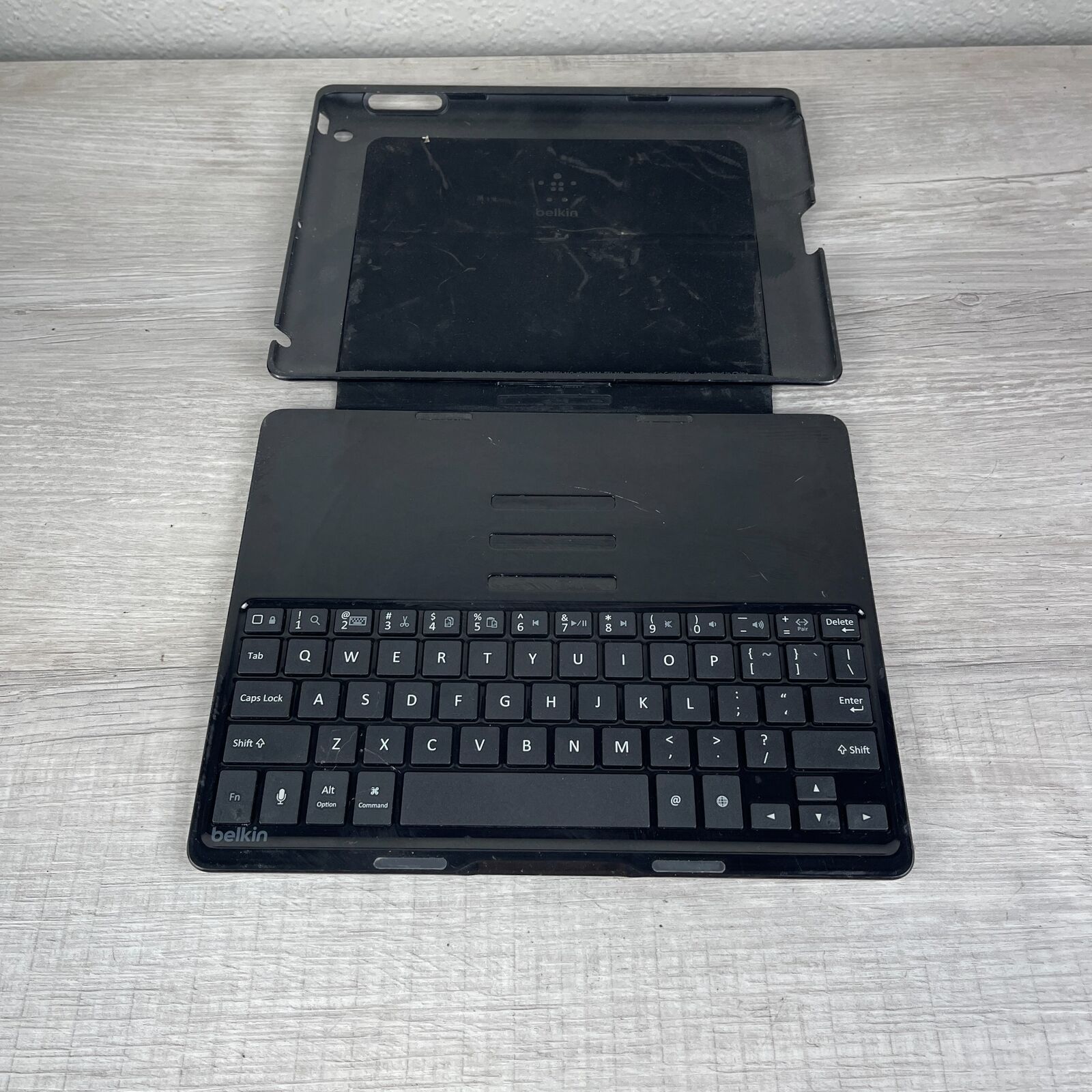 Belkin QODE F5L149 Black Wireless Bluetooth Ultimate Keyboard Case for iPad 2