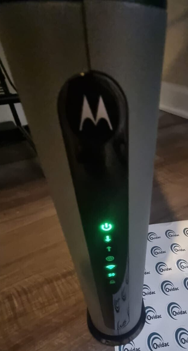 Cable Modem + AC1900 Router Motorola MG7700 24x8 DOCSIS 3.0 Black