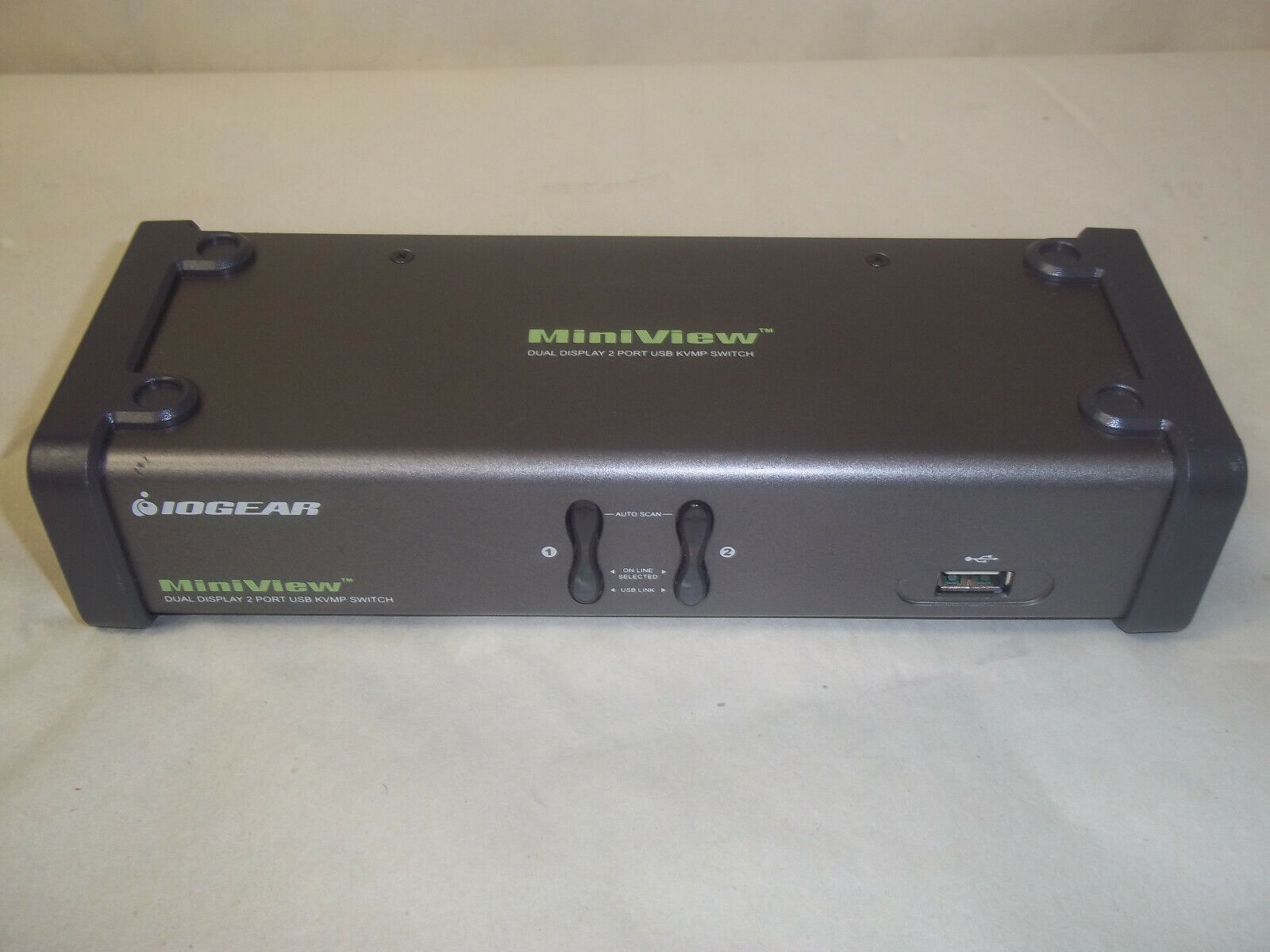 IO Gear  GCS1742 MiniView Dual Display 2 Port USB KVMP Switch