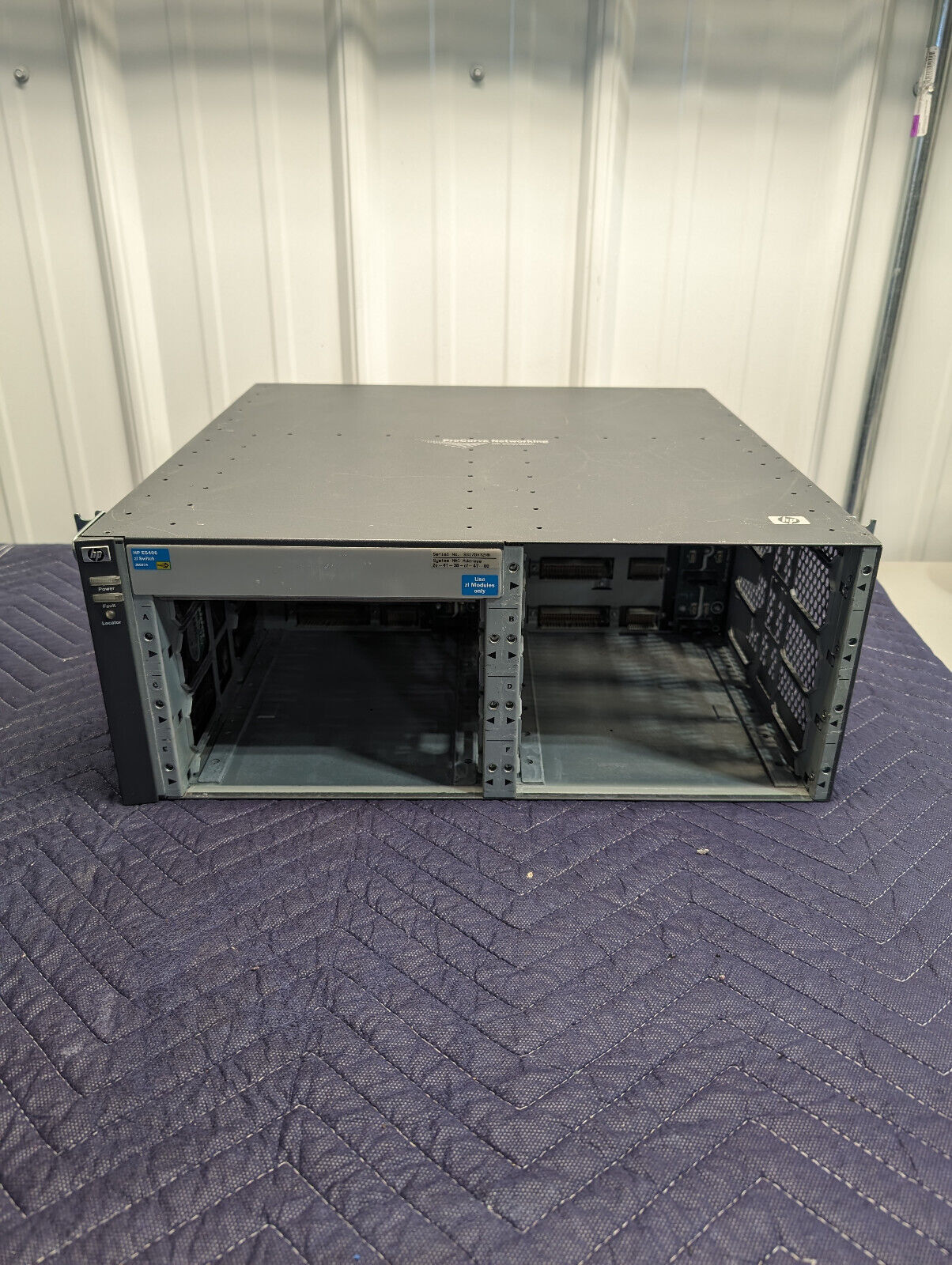 HP (J8697A) 24 Port Rack Mountable Switch - Chassis Only