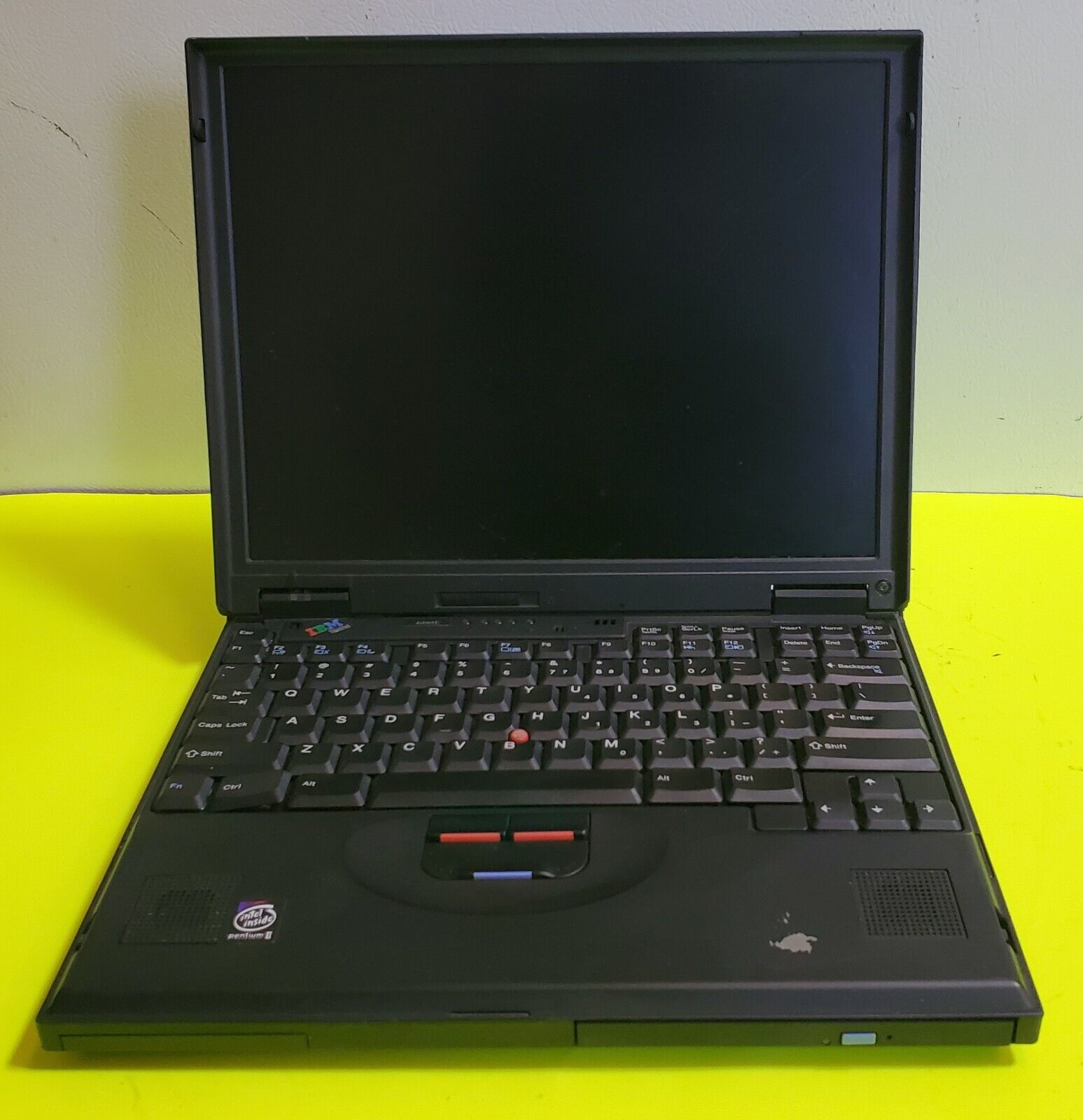 IBM Thinkpad 600E Retro TYPE 2645 Vintage Pentium 2 Laptop Computer - as is