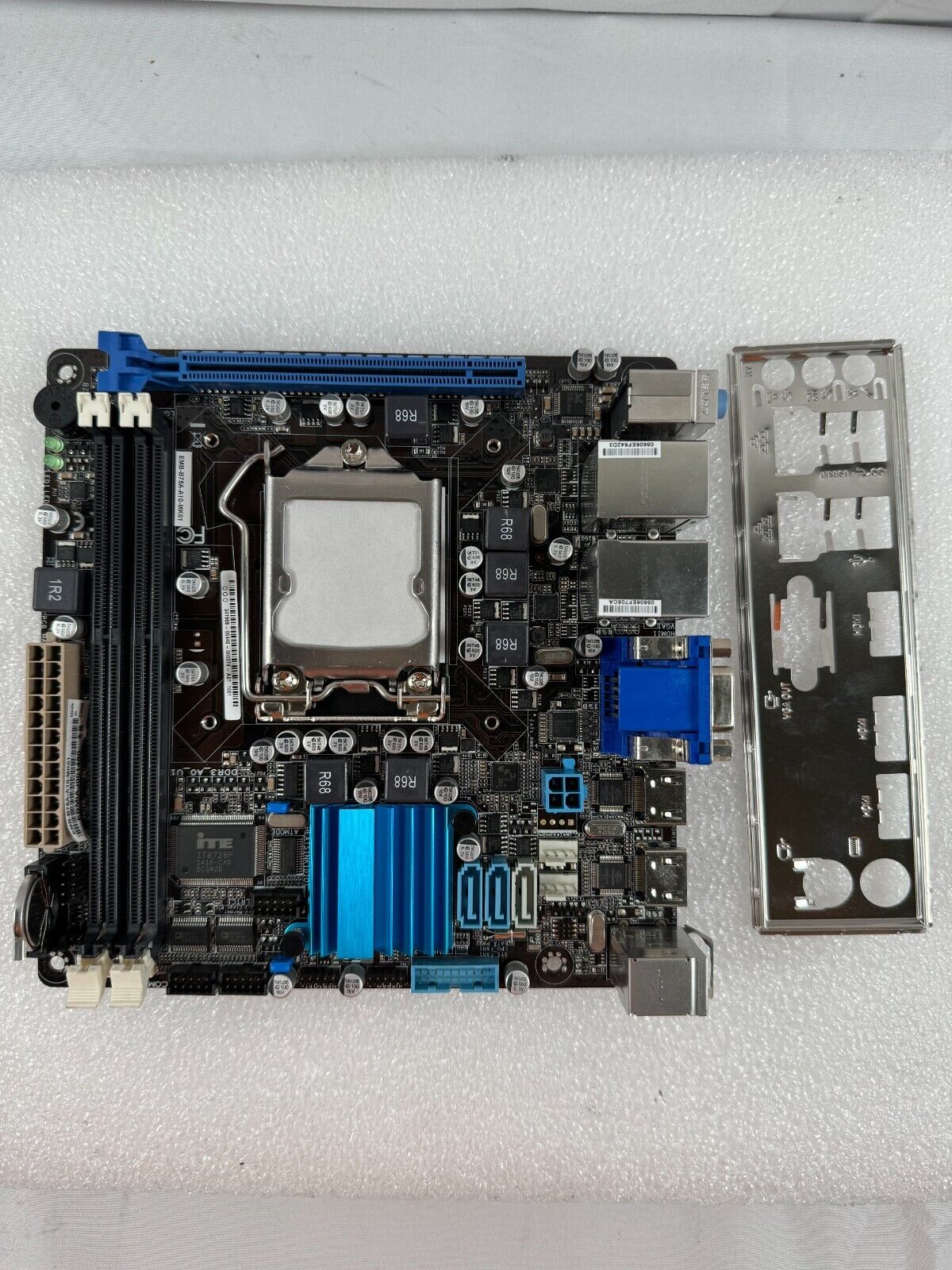 Aaeon EMB-B75A-A10-MK01 Mini-ITX Motherboard w/I/O Shield; Tested & Working