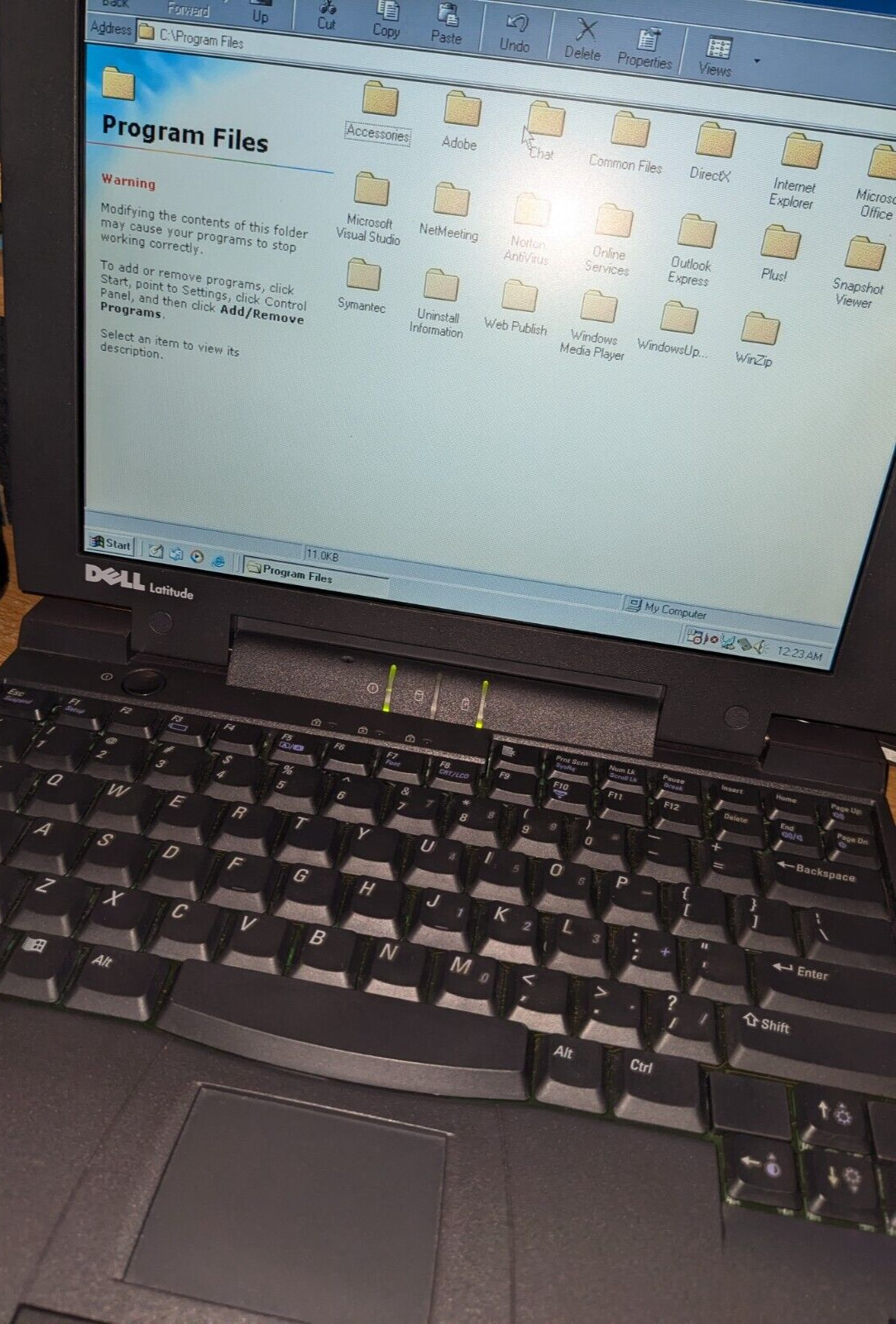 Vintage DELL LATITUDE Notebook / Laptop (CP M233ST) Windows 98 Intel Pentium Pro